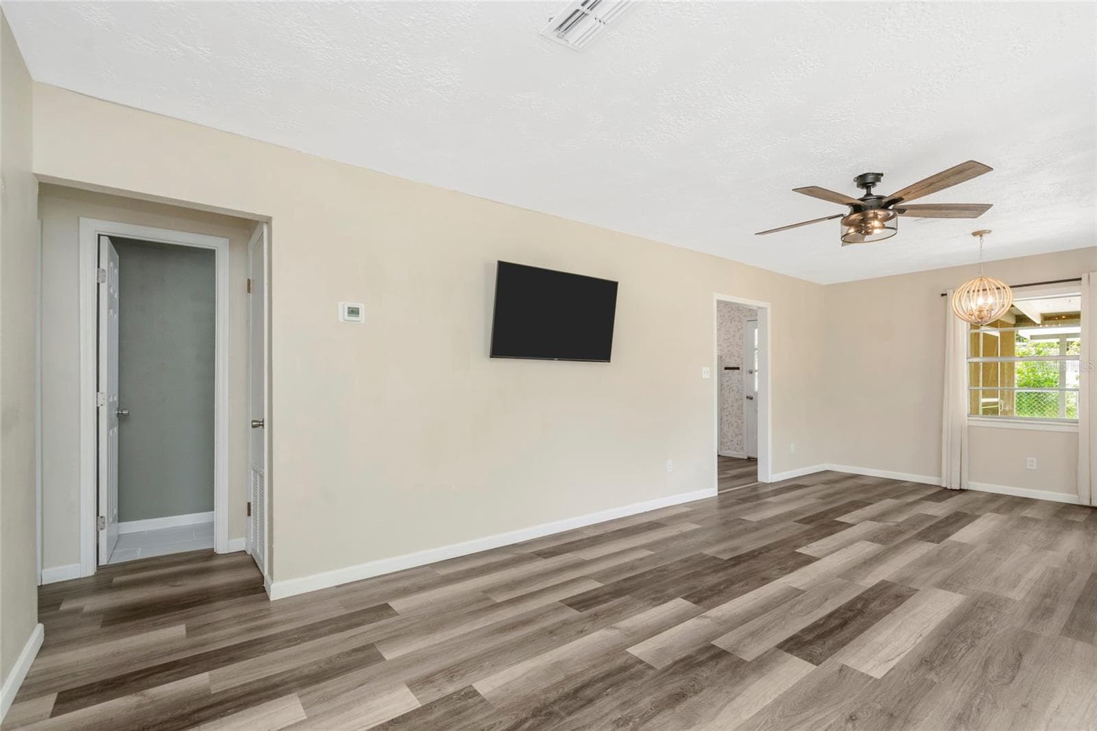 Living / Dining - 7246 SEALAWN DR, SPRING HILL