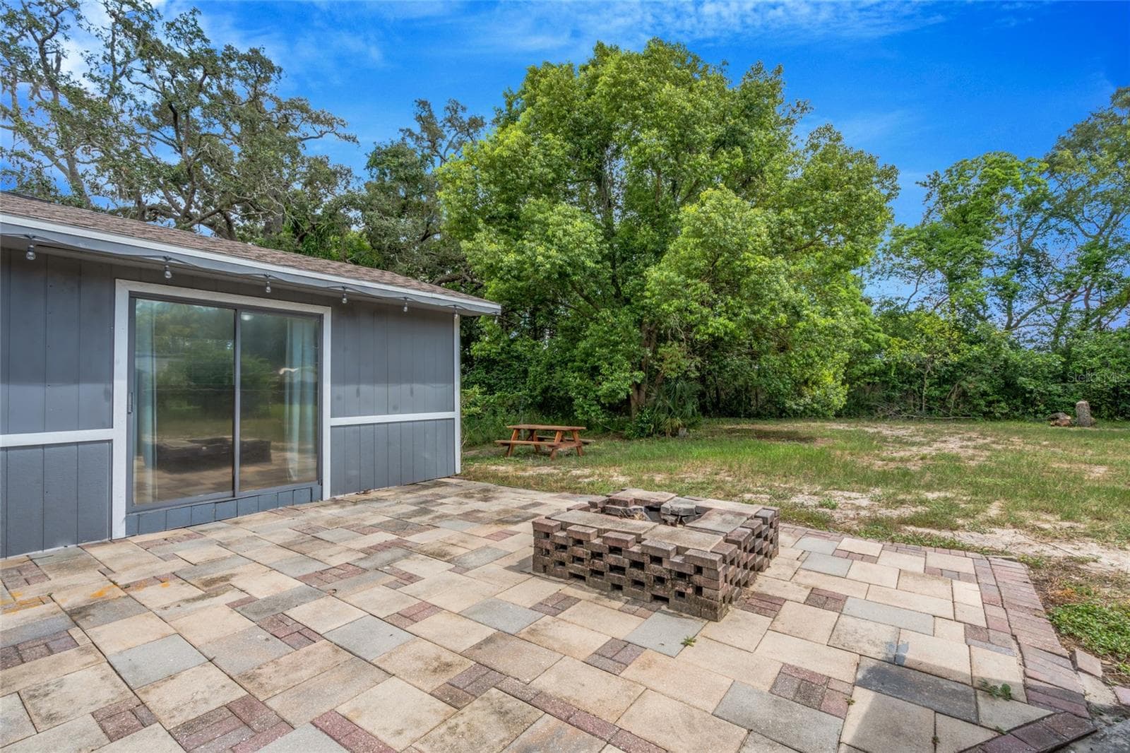 Outdoor Patio / Firepit - 7246 SEALAWN DR, SPRING HILL