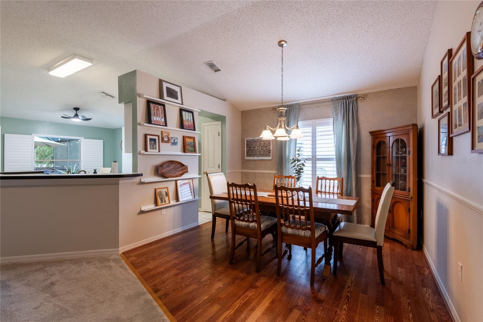 Spacious dining room! Plantation shutters! - 10274 OASIS PALM DR, TAMPA