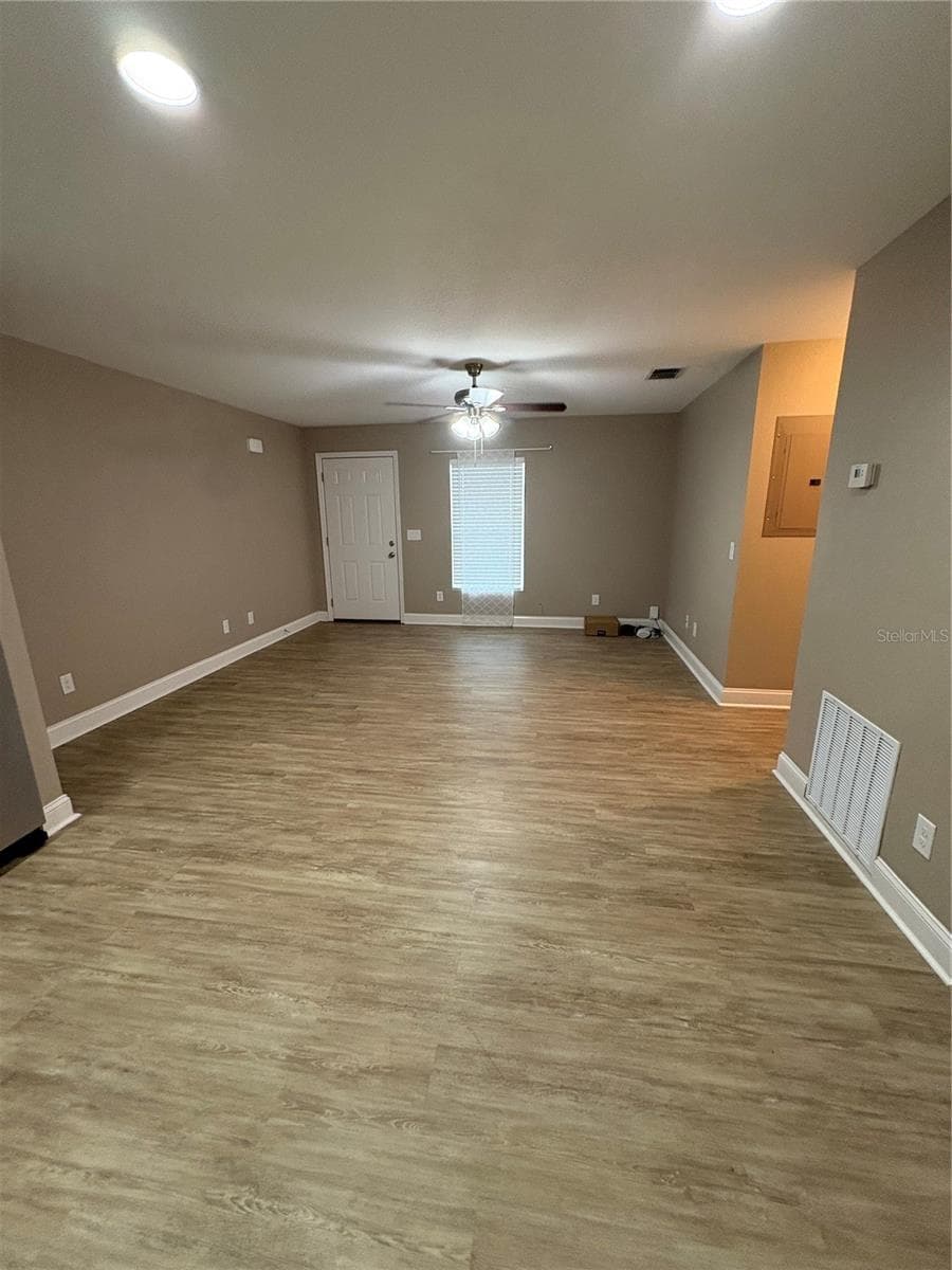 Duplex at 650 E GRAPEFRUIT AVE, LAKE ALFRED, photo 2 of 12
