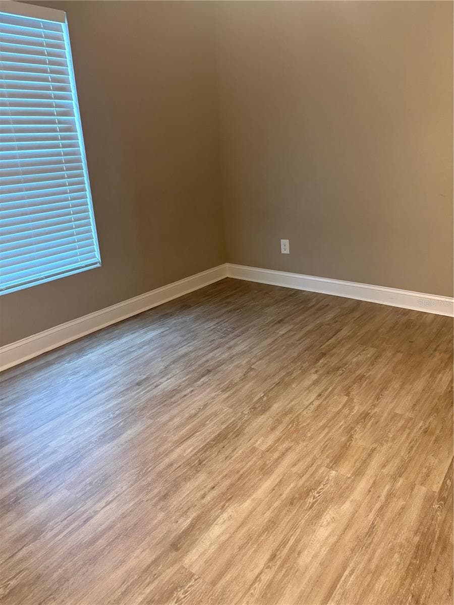 Duplex at 650 E GRAPEFRUIT AVE, LAKE ALFRED, photo 8 of 12
