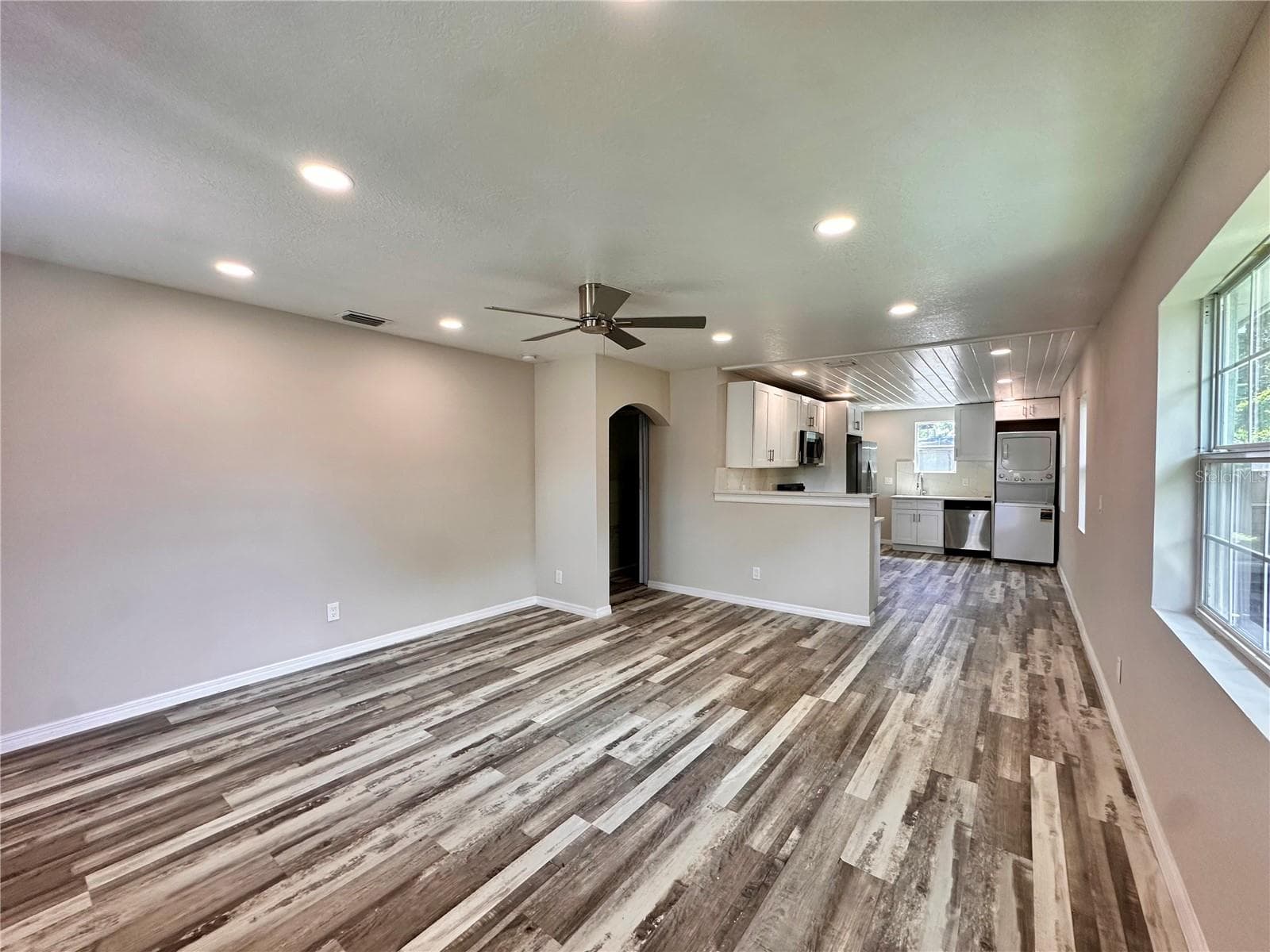 8517 N HIGHLAND AVE