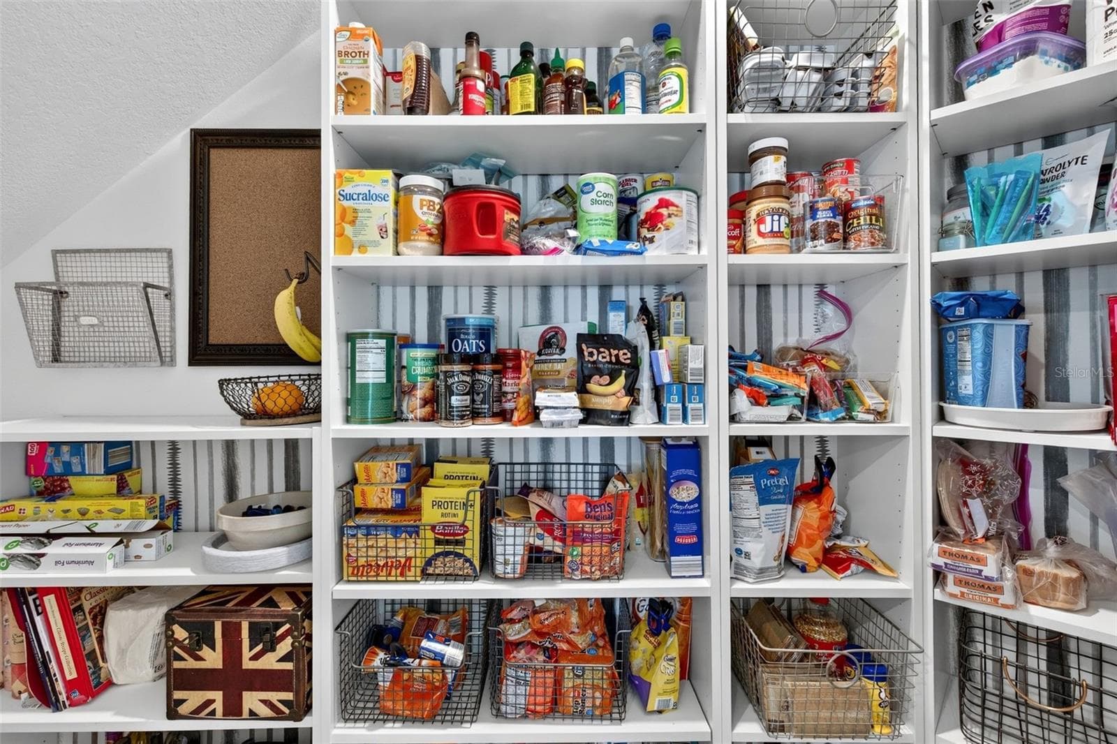 Walk in Pantry - 10137 CHARLOTTE DR, PARRISH