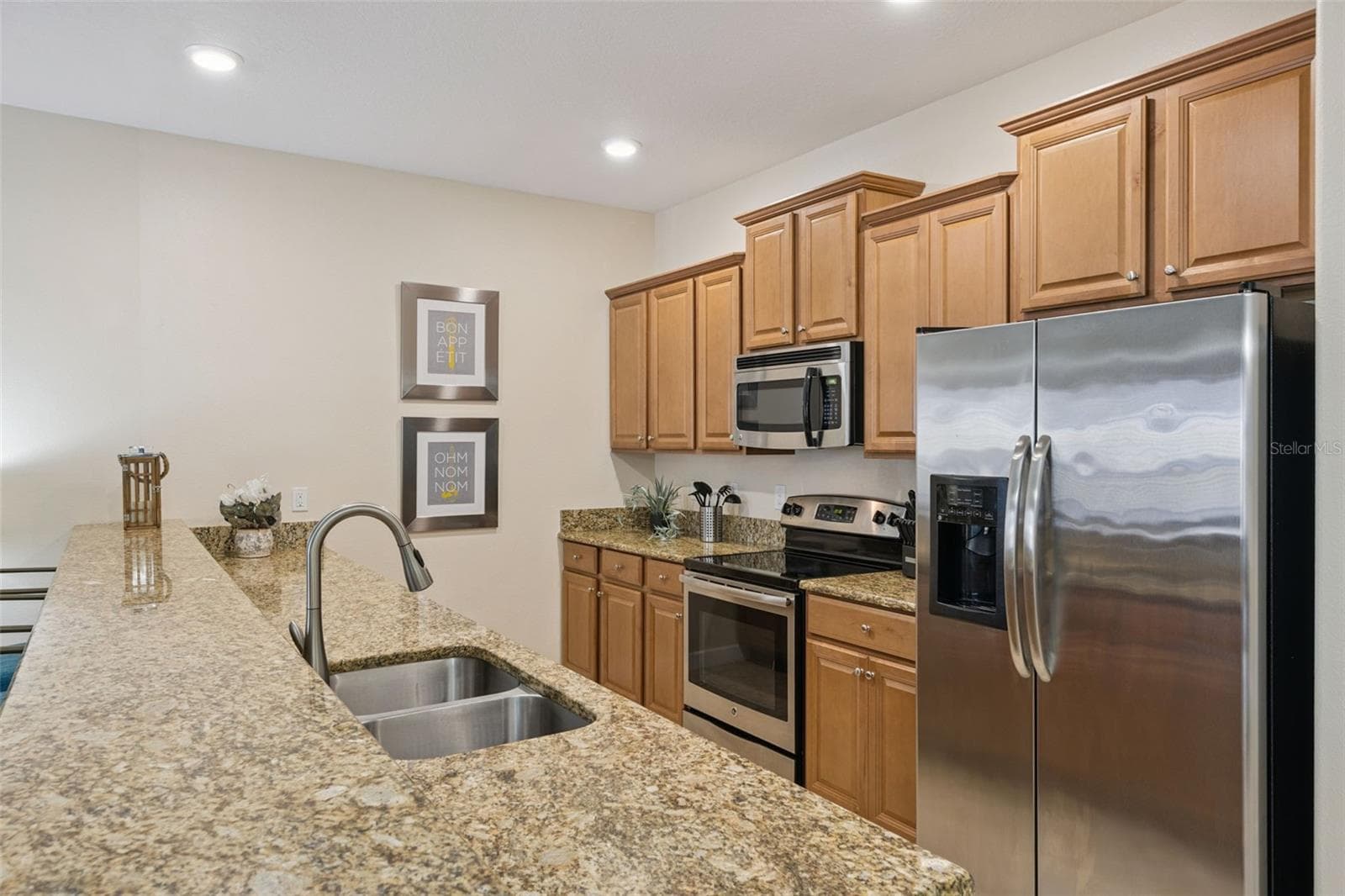 Townhouse at 8957 SUGAR PALM RD, KISSIMMEE, photo 10 of 53