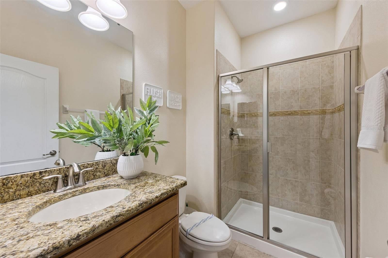1st Full Bathroom Downstairs - 8957 SUGAR PALM RD, KISSIMMEE