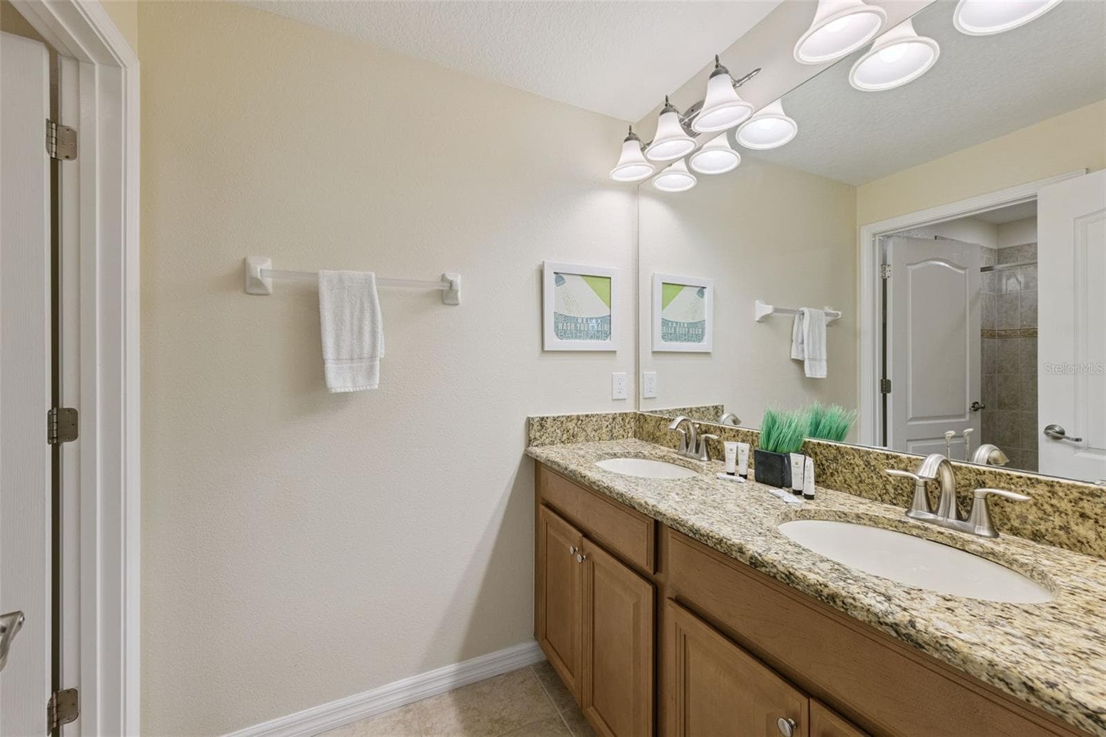 Primary en-suite bathroom - 8957 SUGAR PALM RD, KISSIMMEE