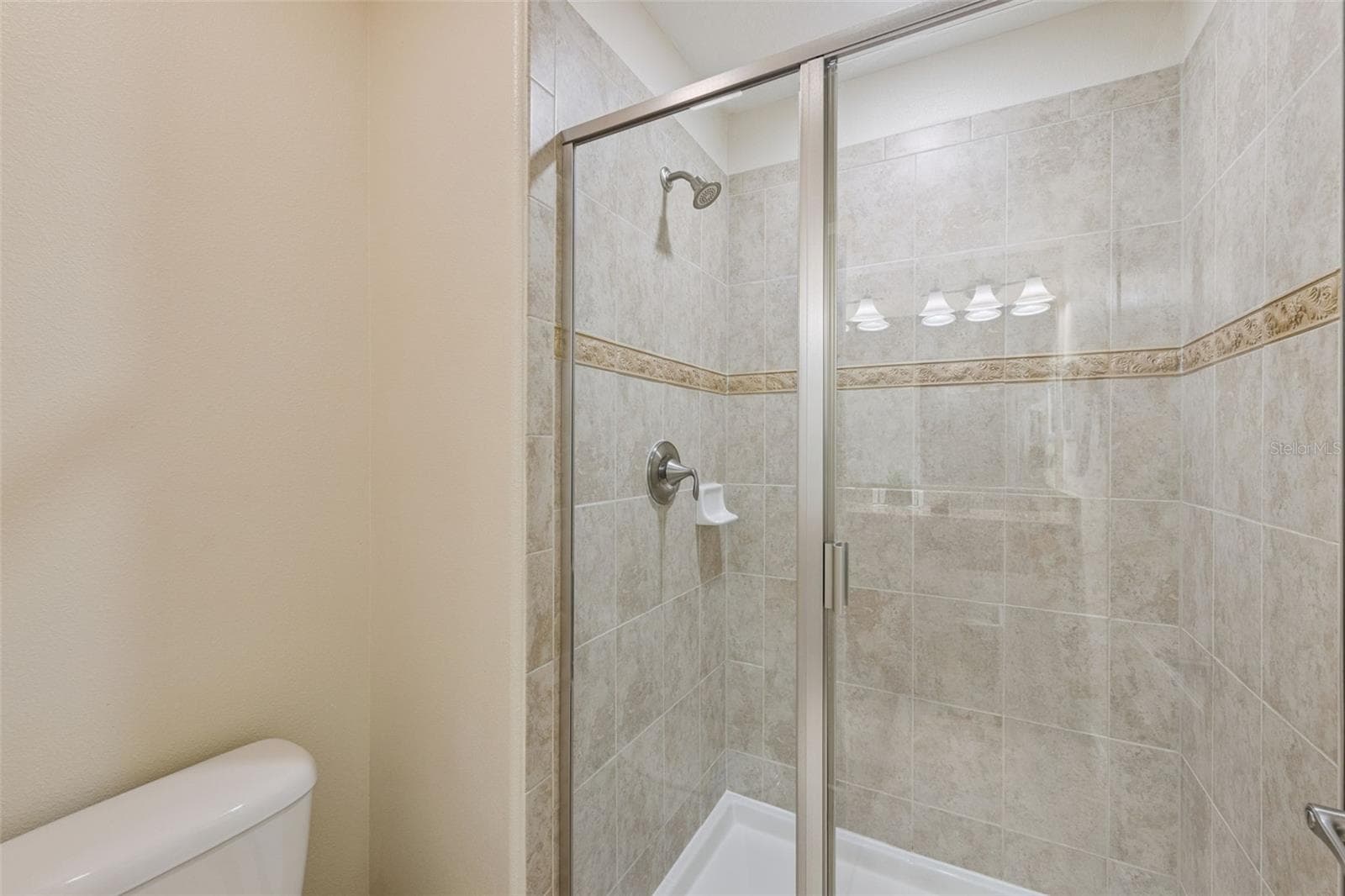 Primary en-suite bathroom - 8957 SUGAR PALM RD, KISSIMMEE