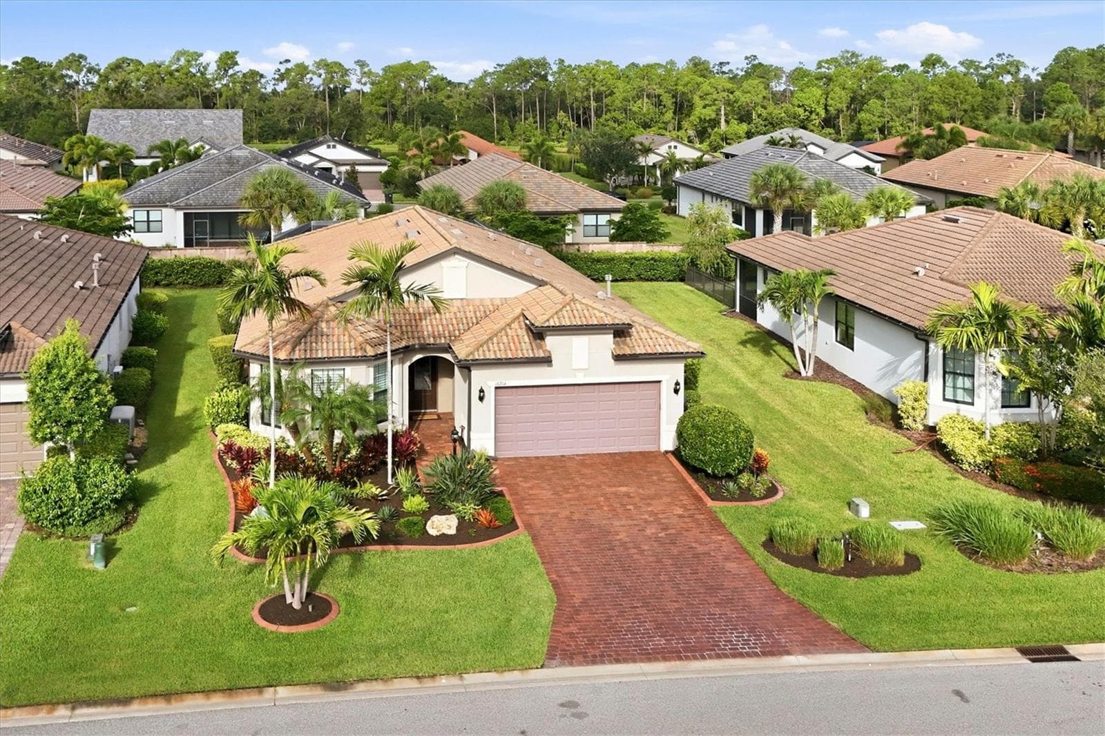 Single Family Residence at 16714 ELLSWORTH AVE, LAKEWOOD RANCH, photo 4 of 96