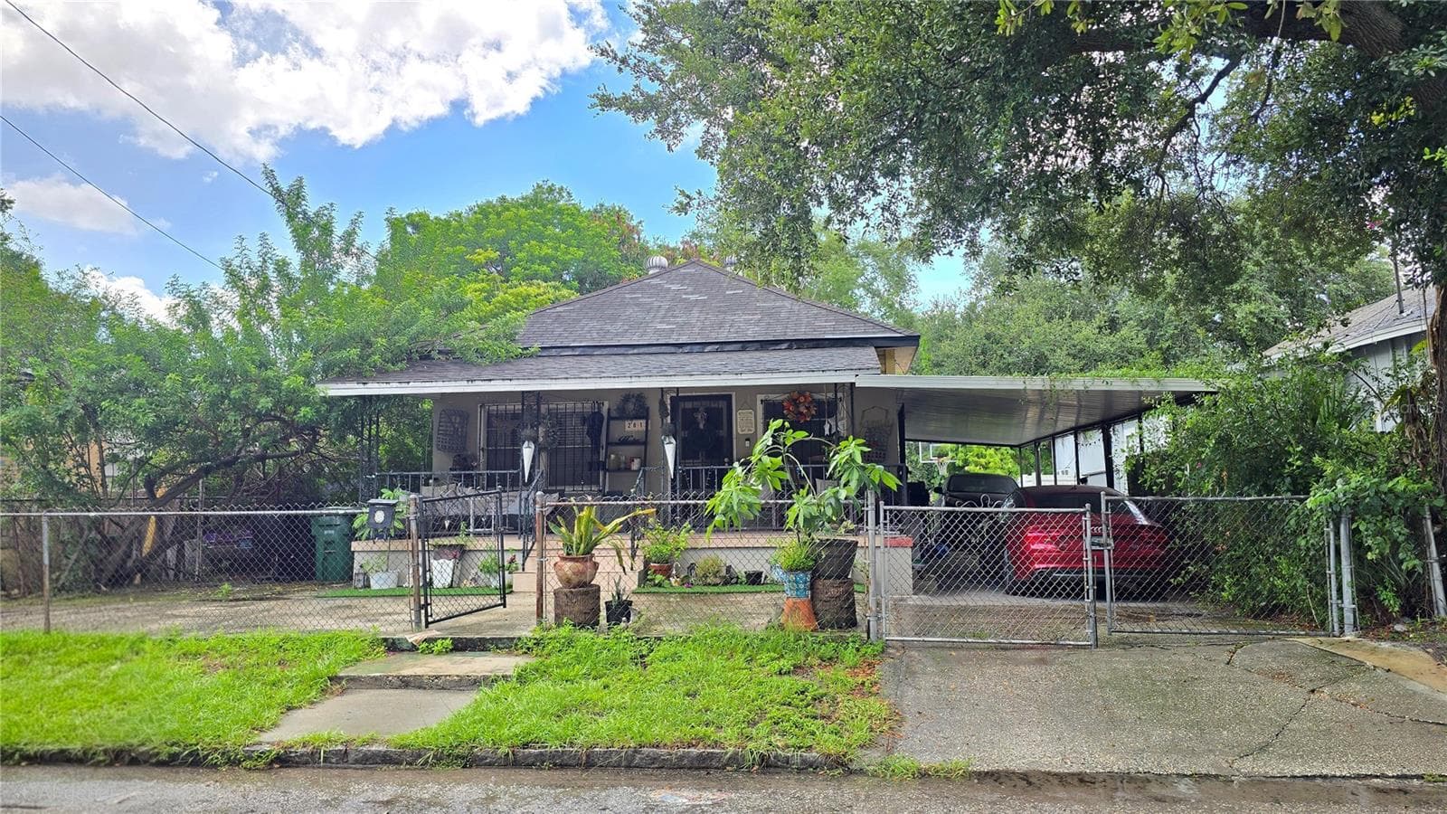 2813 E CLARK ST