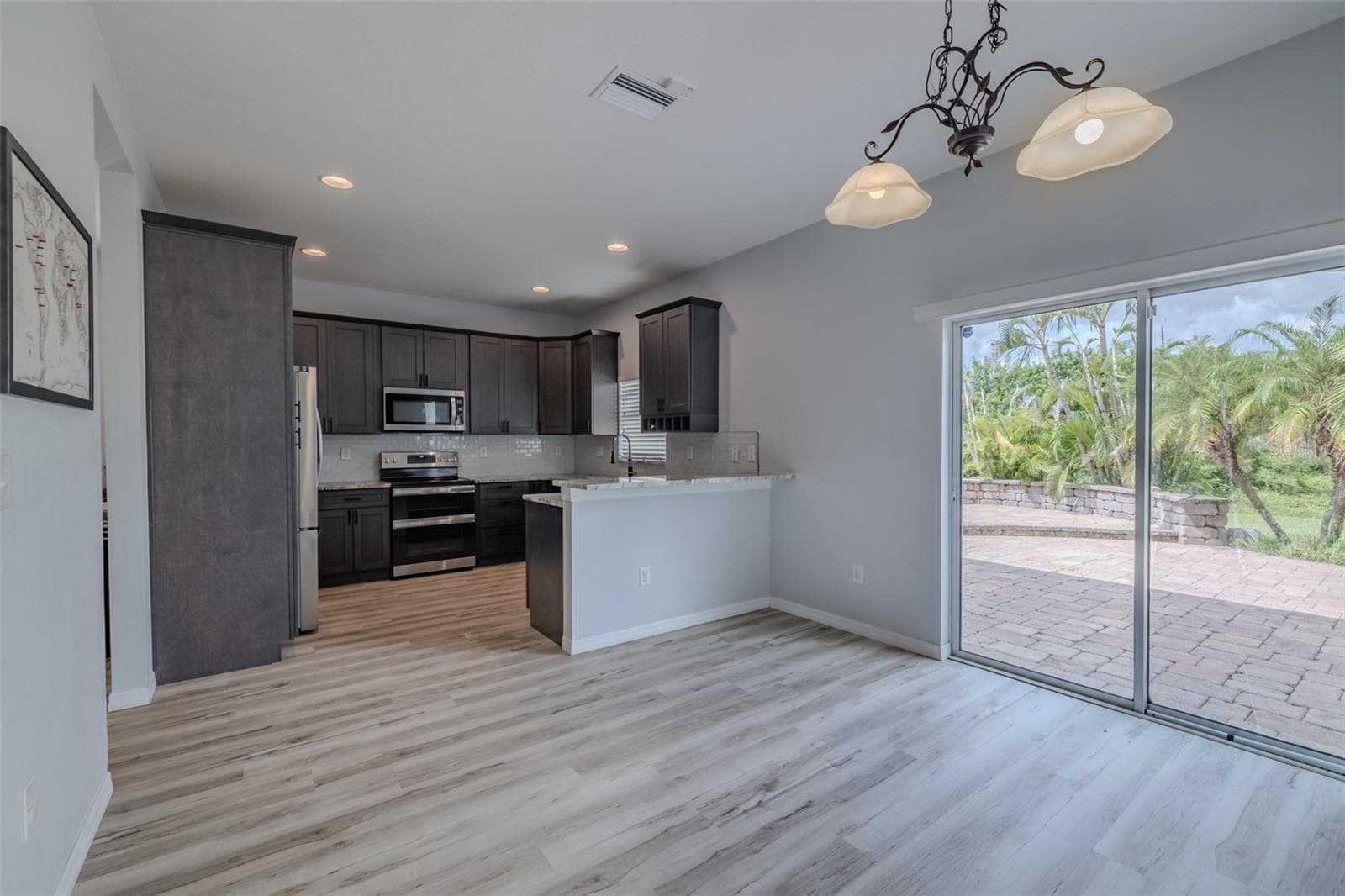 Single Family Residence at 12206 FAIRLAWN, RIVERVIEW, photo 14 of 52