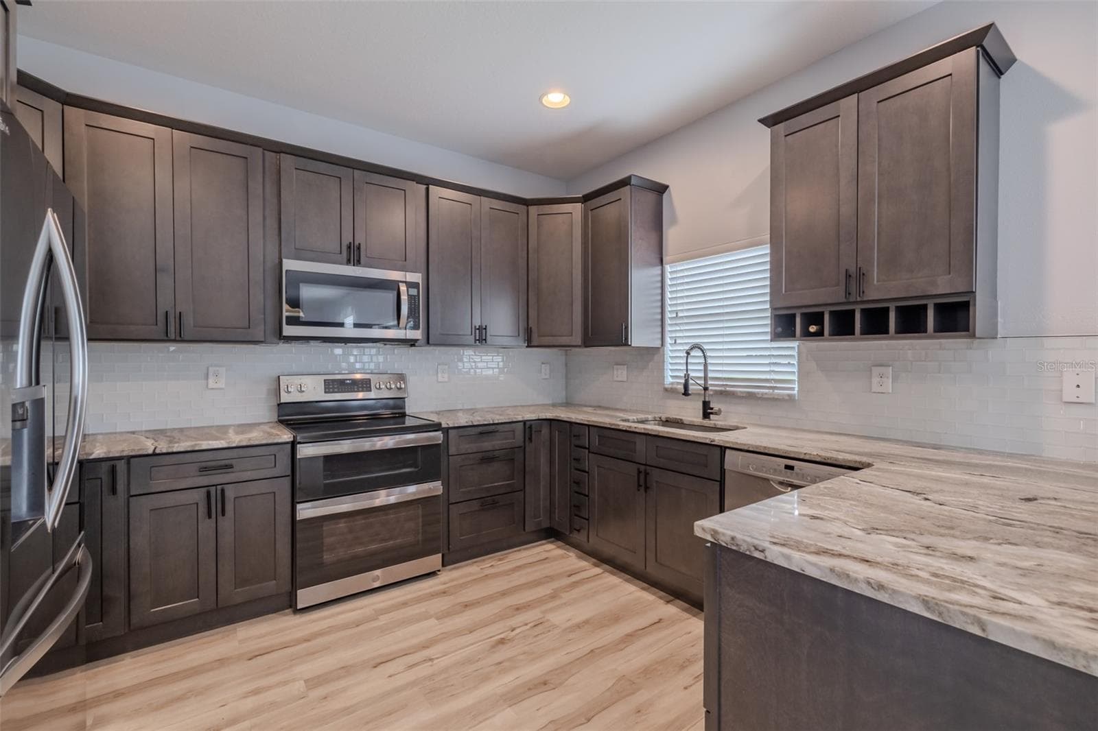 Single Family Residence at 12206 FAIRLAWN, RIVERVIEW, photo 16 of 52
