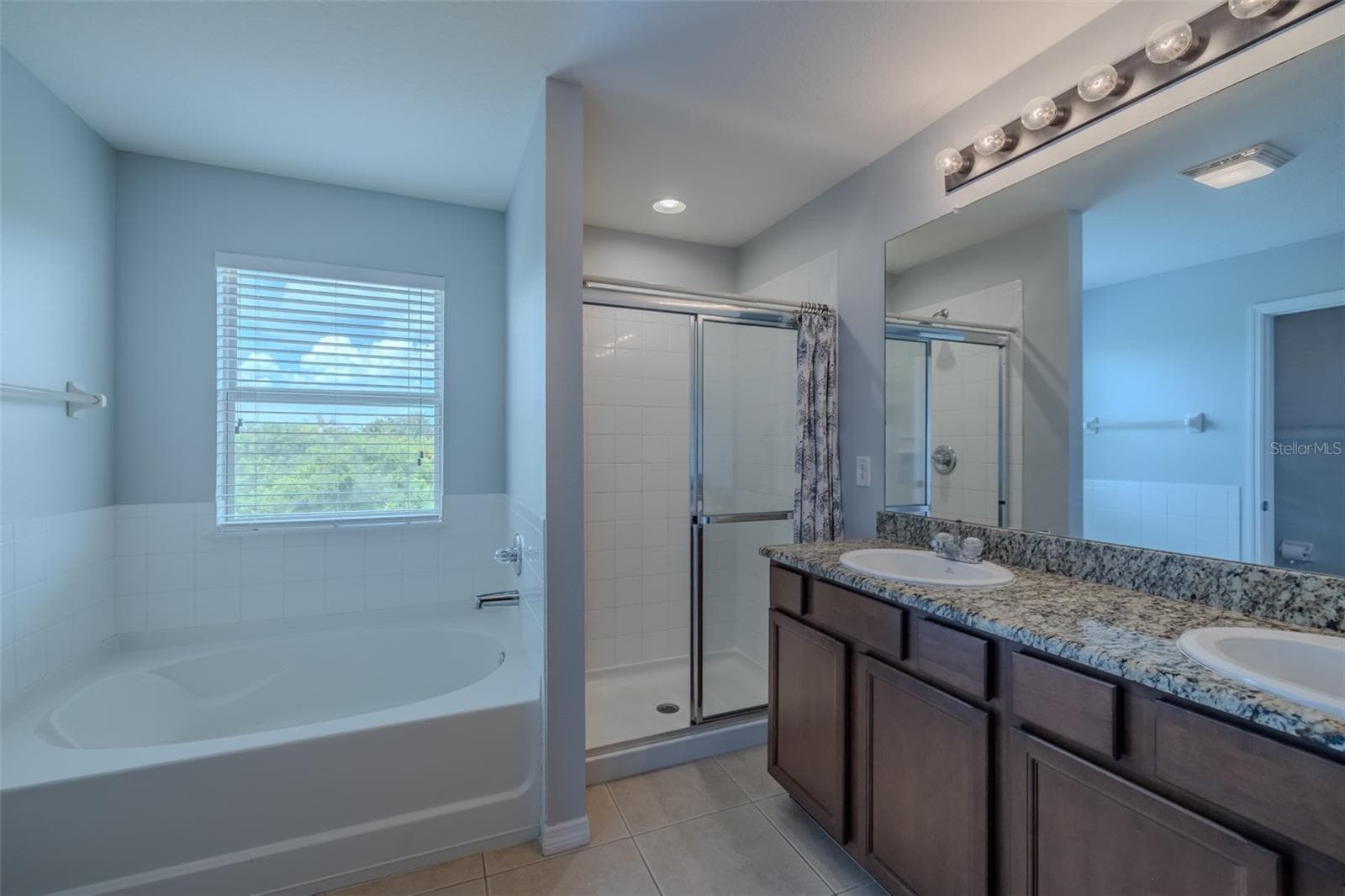 Single Family Residence at 12206 FAIRLAWN, RIVERVIEW, photo 29 of 52
