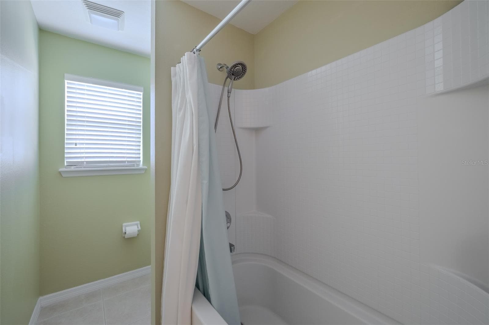 Single Family Residence at 12206 FAIRLAWN, RIVERVIEW, photo 34 of 52