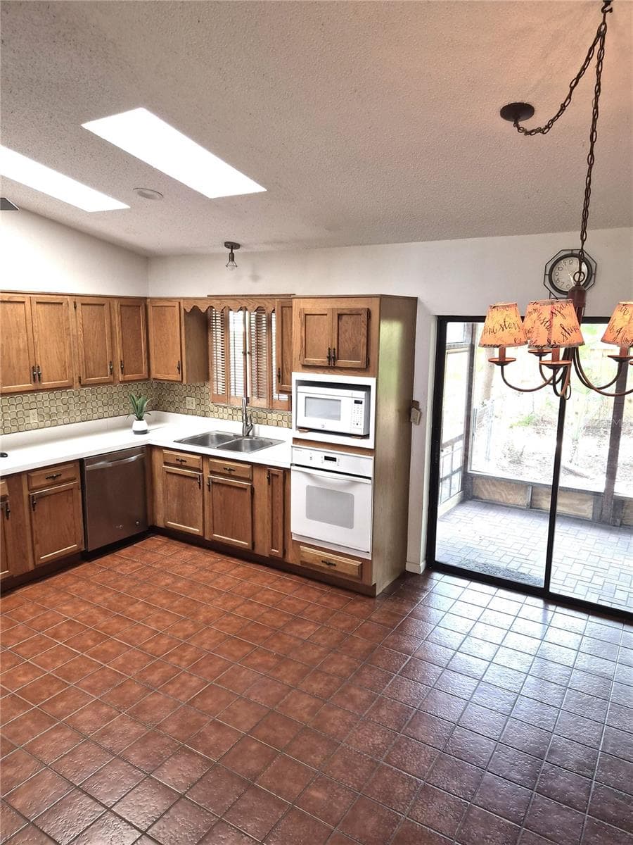 Kitchen - 9913 W BAY ST, SEMINOLE