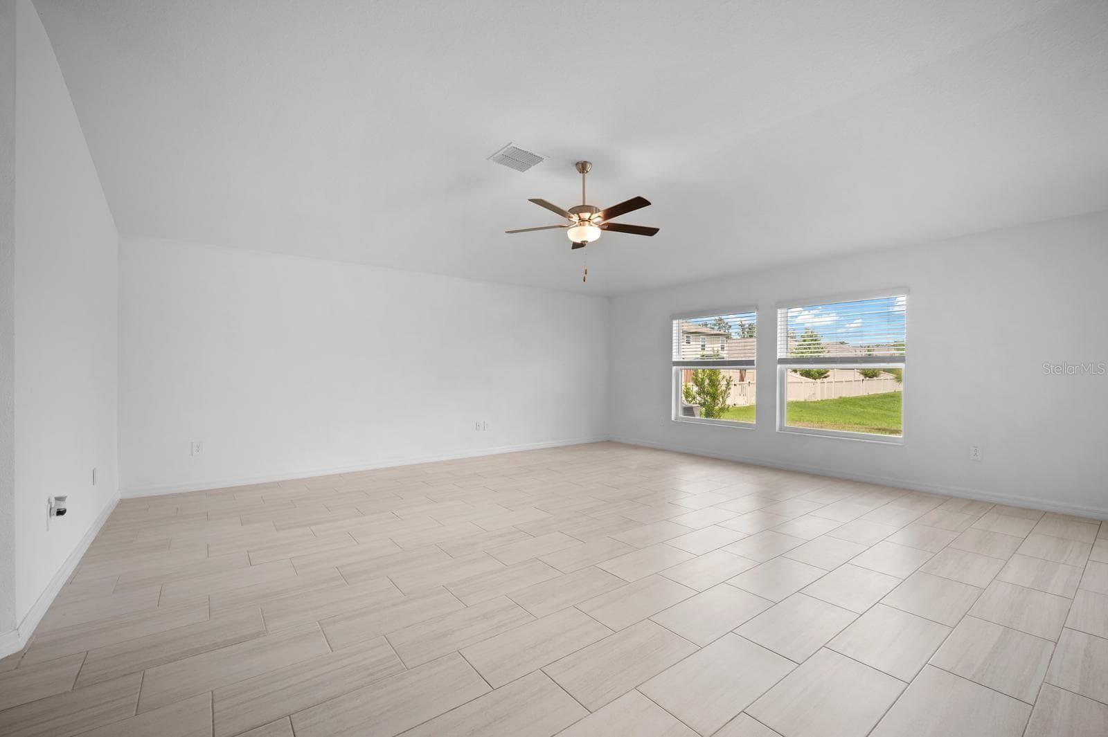 Single Family Residence at 4060 CAPRI COAST DR, PLANT CITY, photo 6 of 33