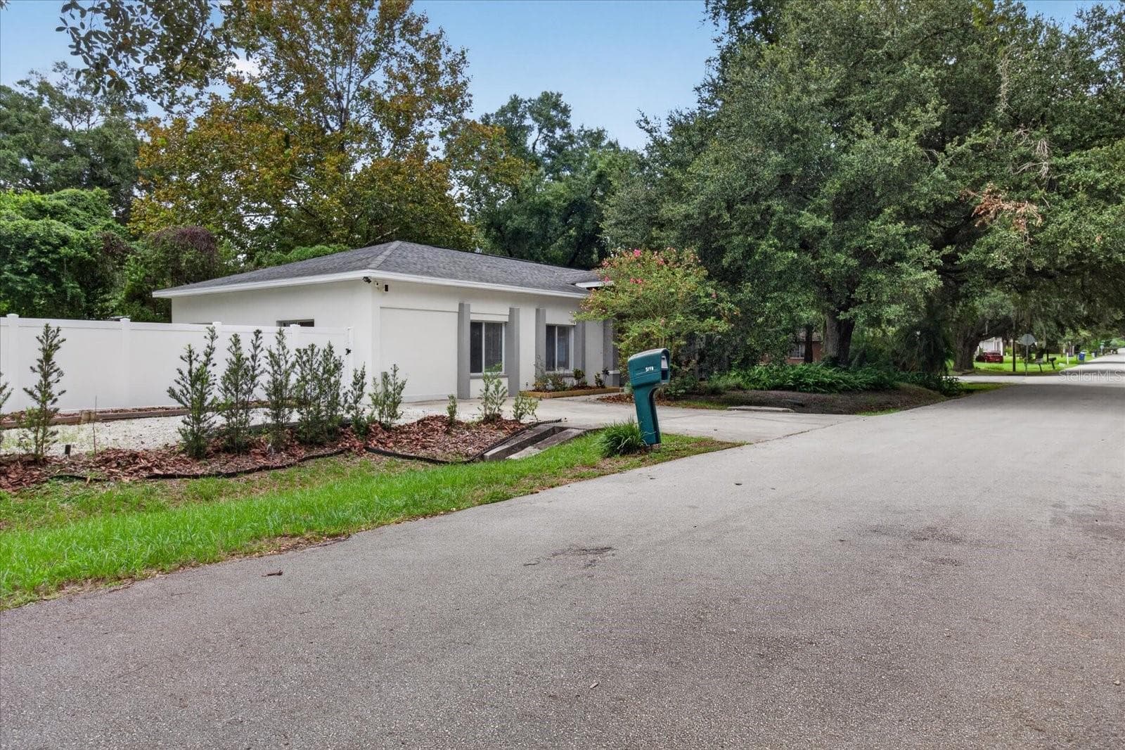 Single Family Residence at 5114 CHILKOOT ST, TAMPA, photo 4 of 90