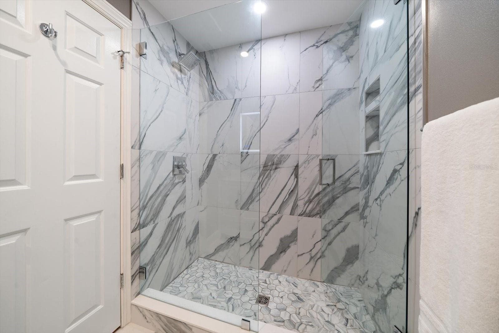 Bathroom 2 (Third Floor) - 6212 BAYSHORE BLVD #F, TAMPA