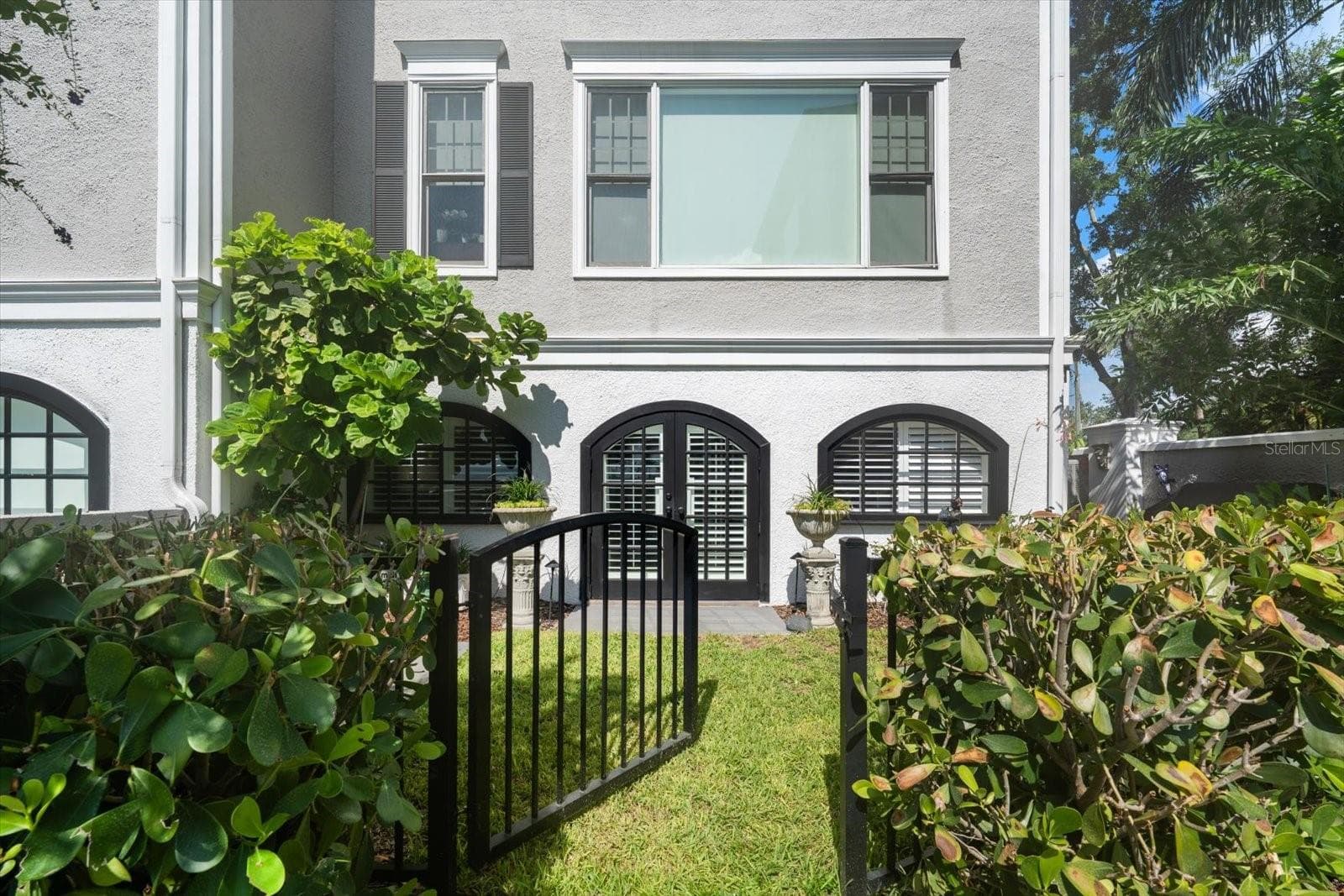 Gated Backyard - 6212 BAYSHORE BLVD #F, TAMPA