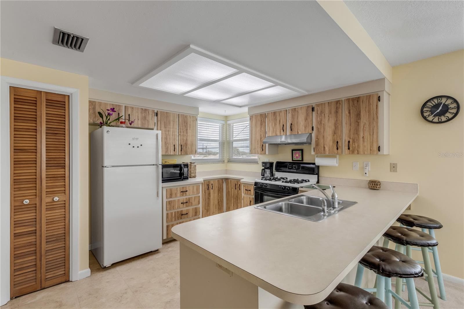 Apartment 2 Kitchen with breakfast bar - 2707 S ATLANTIC AVE, NEW SMYRNA BEACH