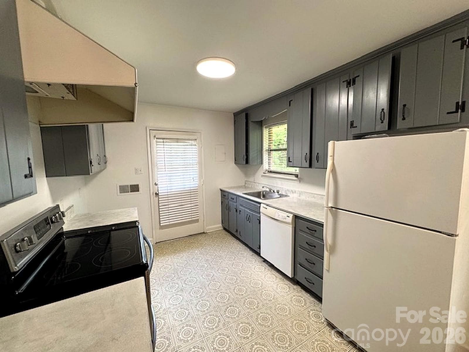 Single Family Residence at 710 Manhasset Road, Charlotte, photo 6 of 24