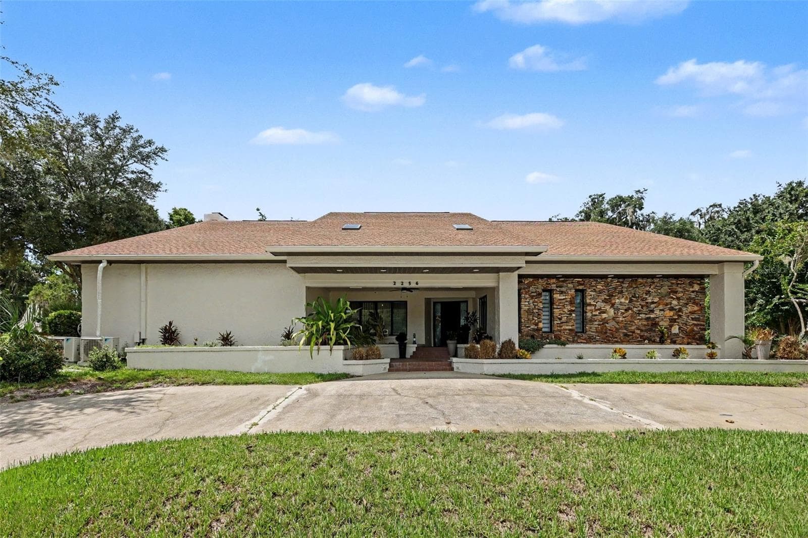 Single Family Residence at 2256 SE MILL CREEK CIR, OCALA, photo 2 of 34