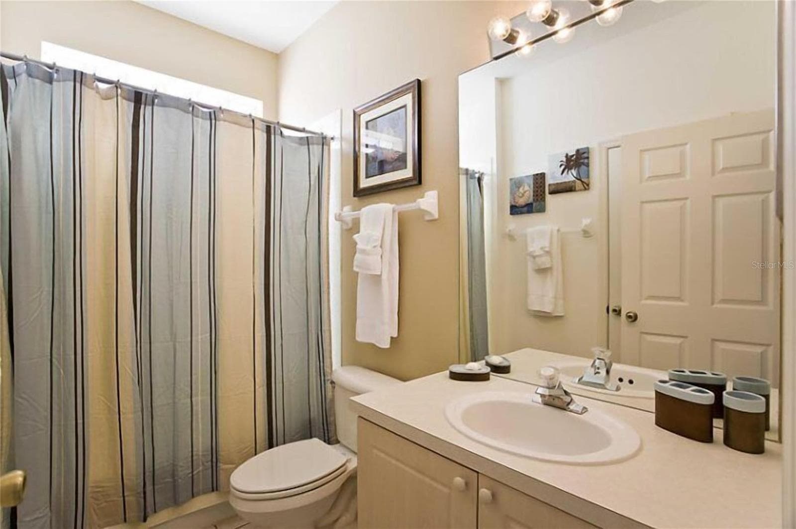 Single Family Residence at 8010 KING PALM CIR, KISSIMMEE, photo 13 of 25