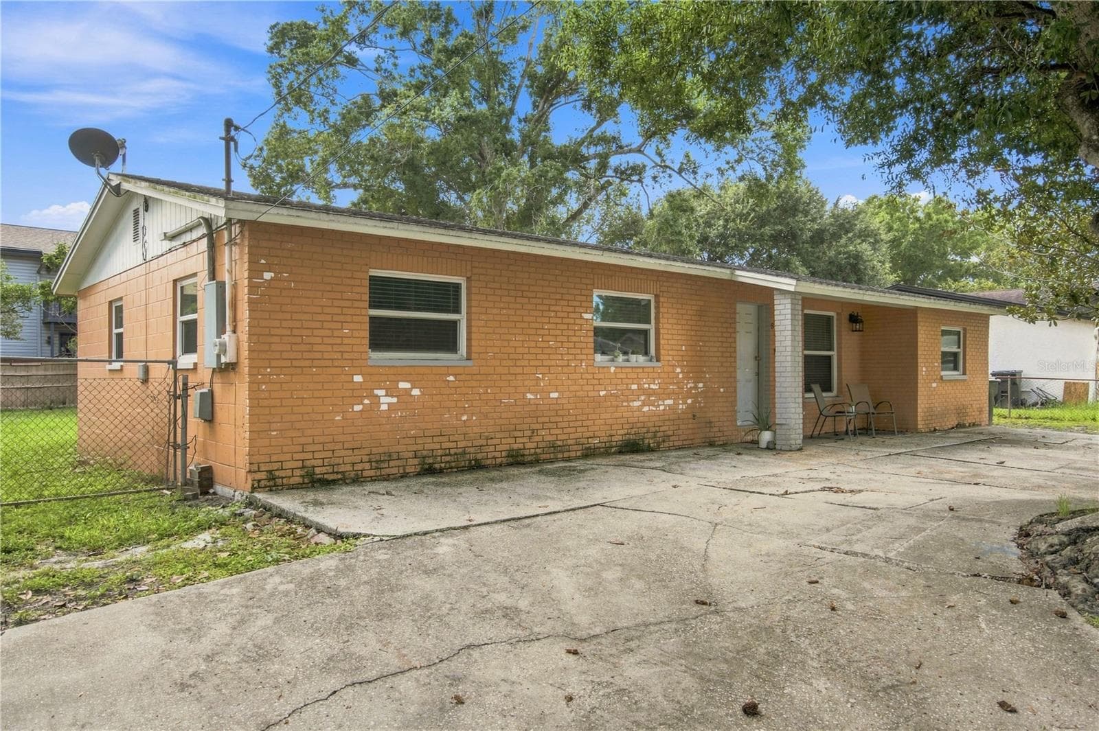 Single Family Residence at 802 PAPAYA DR, TAMPA, photo 13 of 40