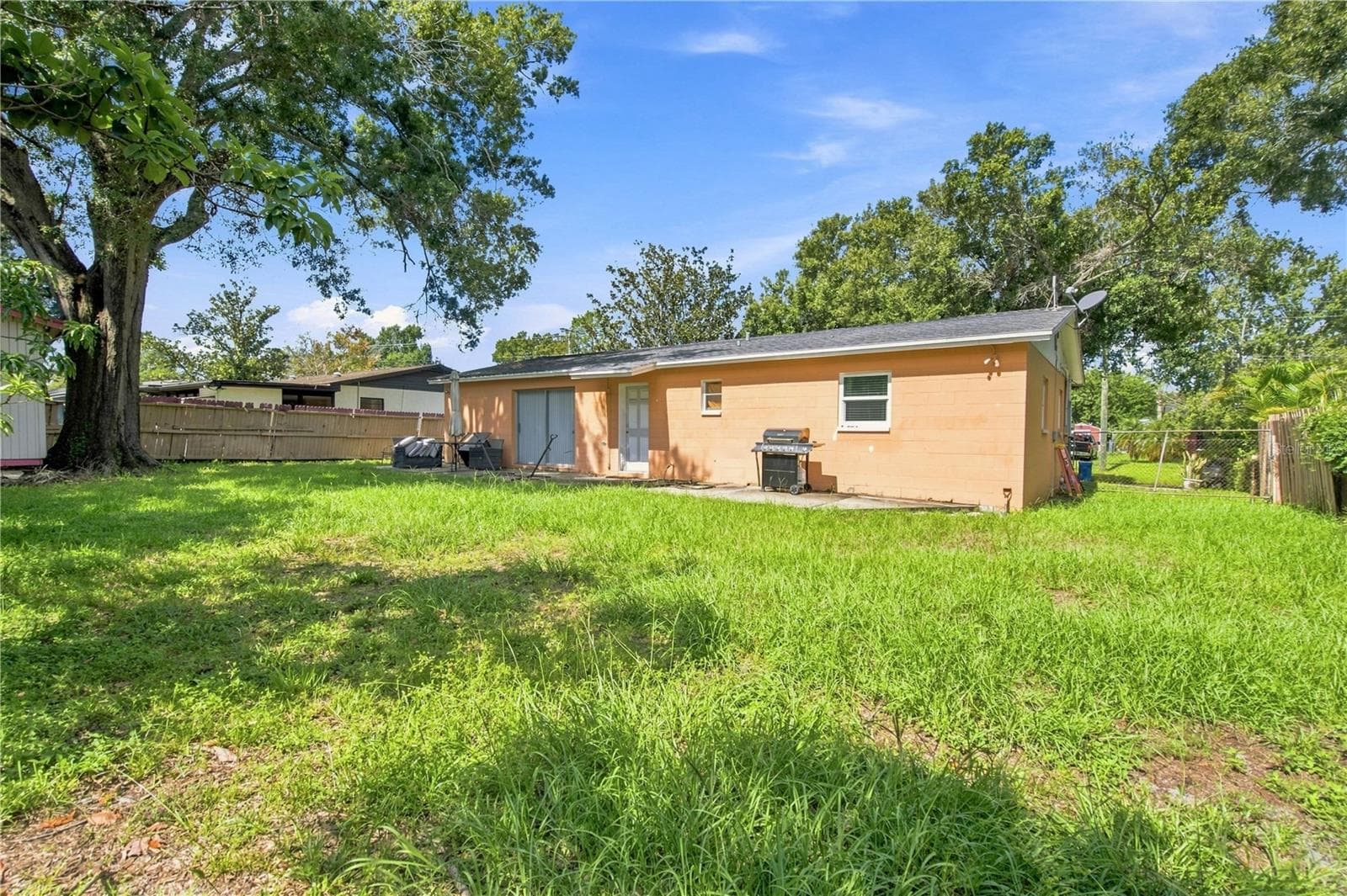 Single Family Residence at 802 PAPAYA DR, TAMPA, photo 17 of 40
