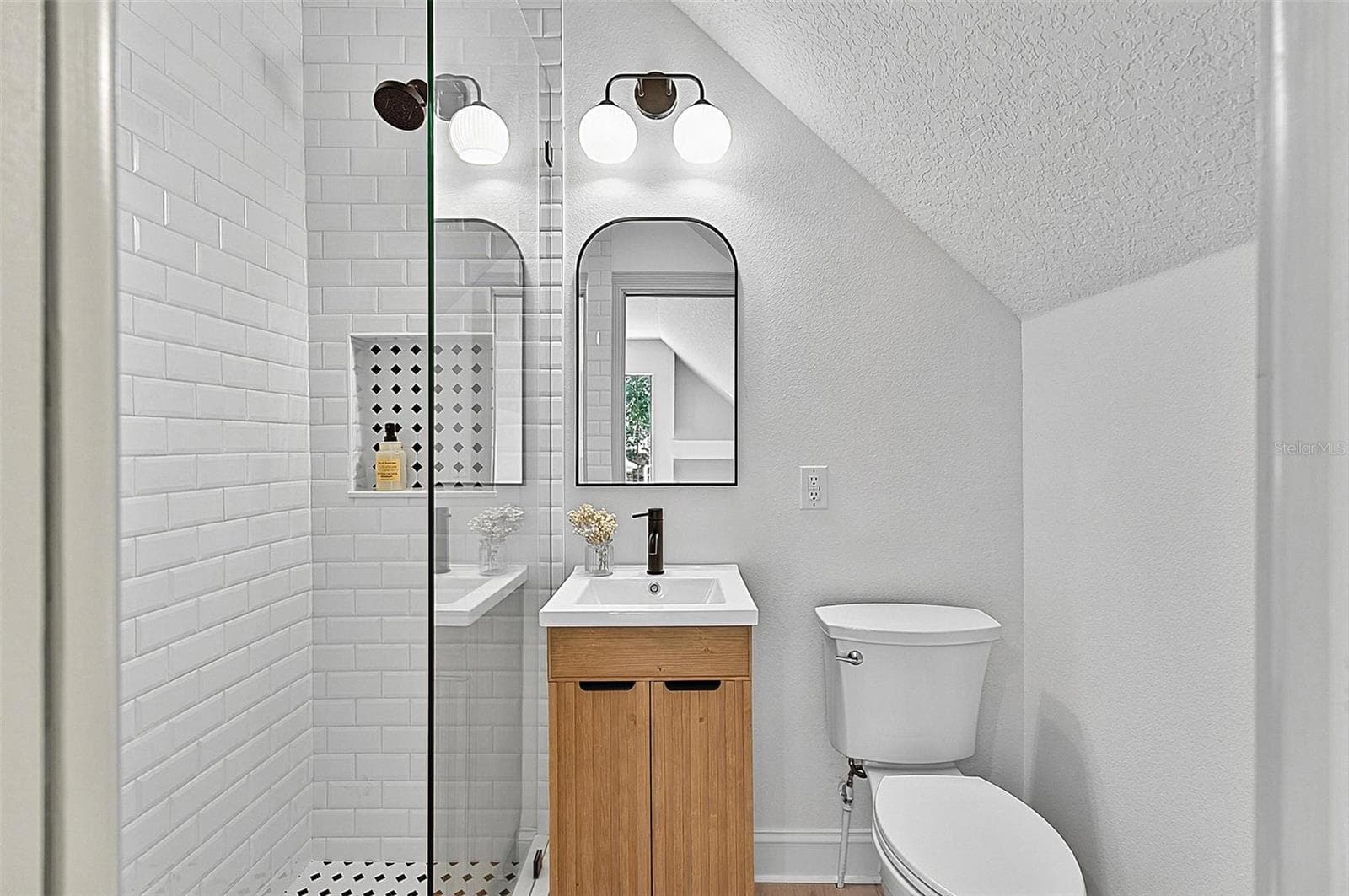 4th Bedroom private bath with vanity and tile shower - 17 GRANDVIEW DR, PALM COAST