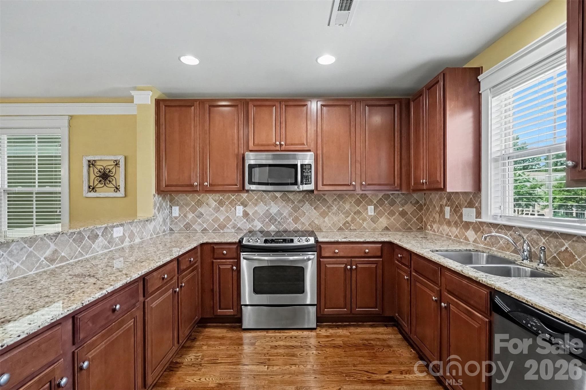 Spacious Kitchen with lots of counter and cabinet space - 13913 Helen Benson Boulevard, Davidson