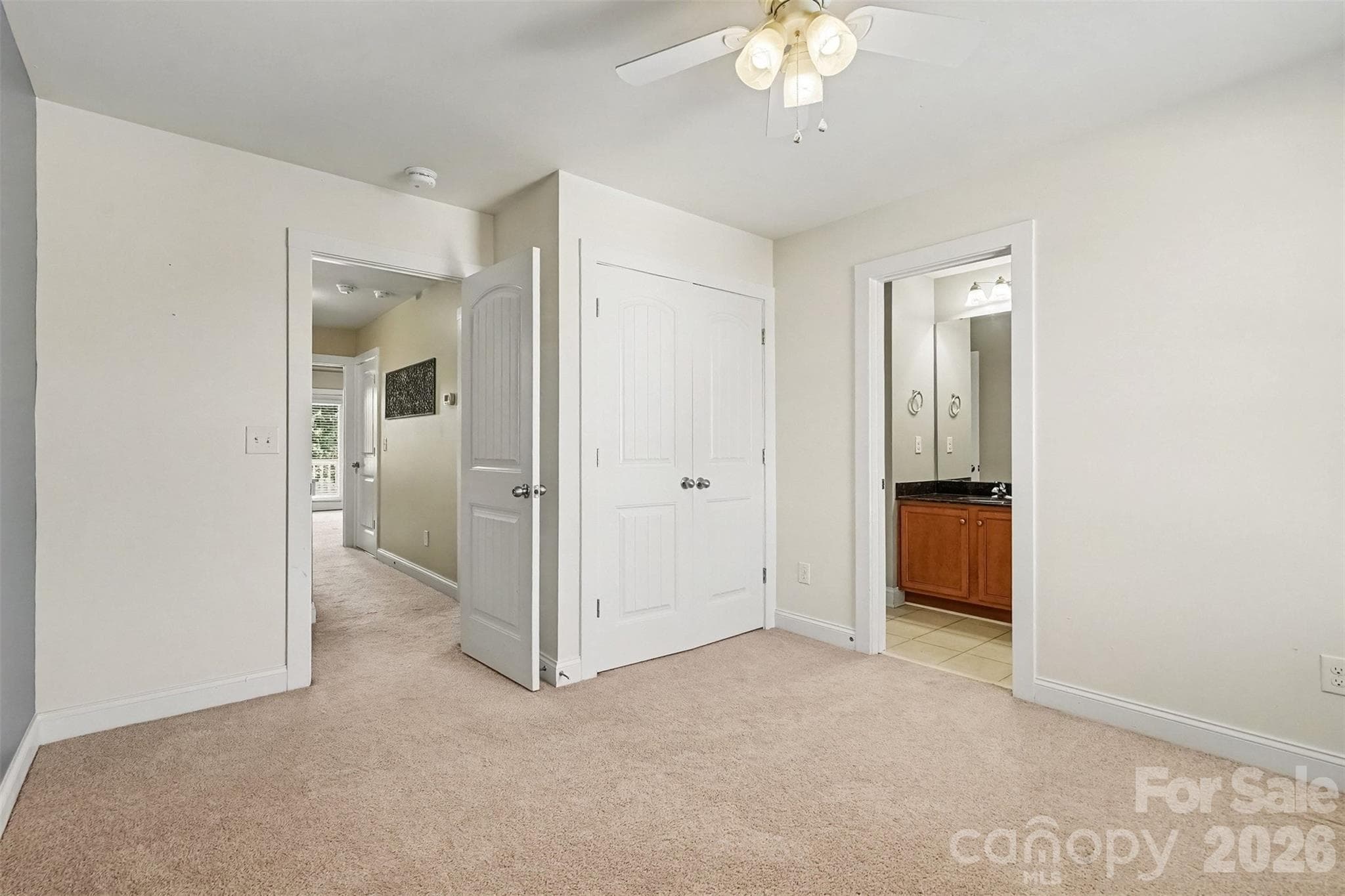 Back Secondary bedroom with a bathroom that adjoins to other secondary bath - 13913 Helen Benson Boulevard, Davidson