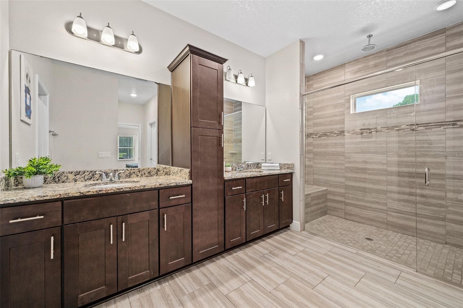 Owner's bath - 5615 SW 215TH TER, NEWBERRY