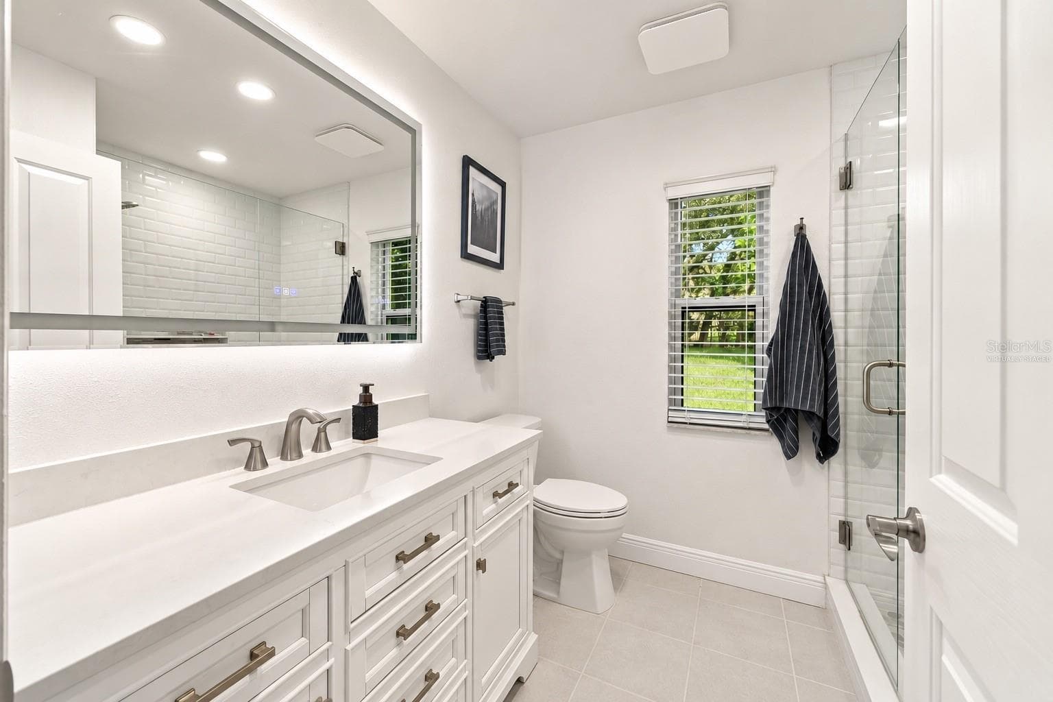 Guest bathroom - 10261 WOODLAND WATERS BLVD, WEEKI WACHEE