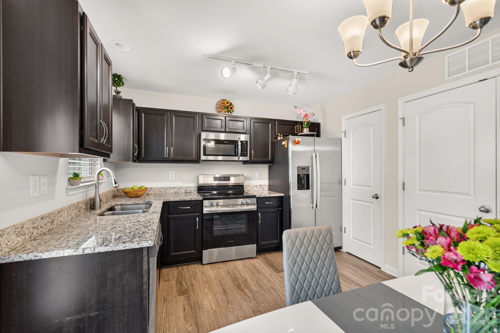 Beautiful black cabinetry & Granite countertops - 1425 Springdale Road, Lancaster
