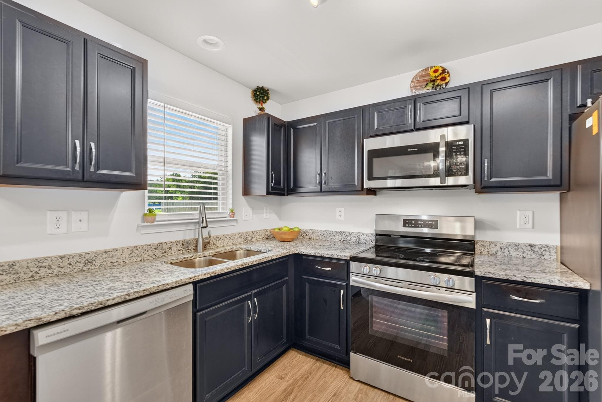 Stainless steele appliances - 1425 Springdale Road, Lancaster