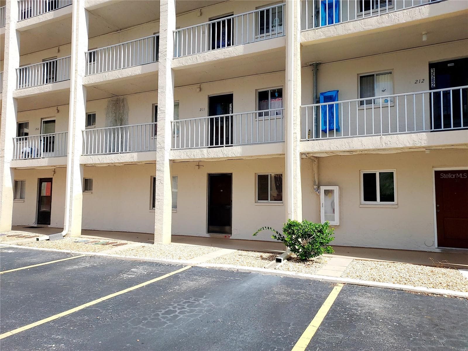 Condominium at 3520 LAKE BAYSHORE DR #K111, BRADENTON, photo 2 of 21