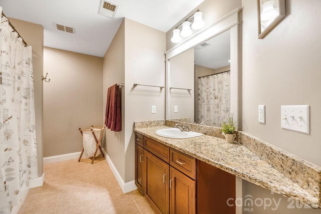 Upstairs Full Bathroom - 151 Hillside Drive, Swannanoa
