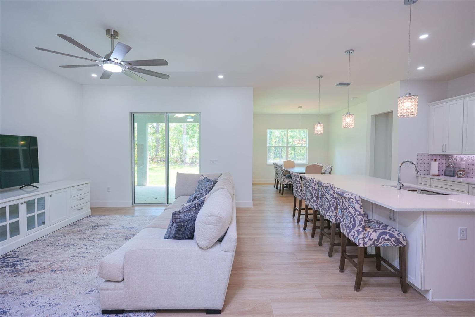 Living/Kitchen/Dining - 17460 MACASSAR RD, WEEKI WACHEE