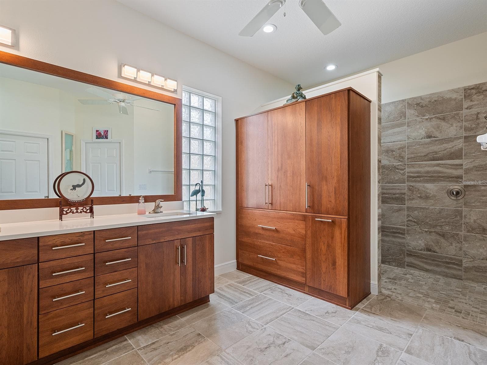 Single Family Residence at 8348 BRIDGEPORT BAY CIR, MOUNT DORA, photo 4 of 55