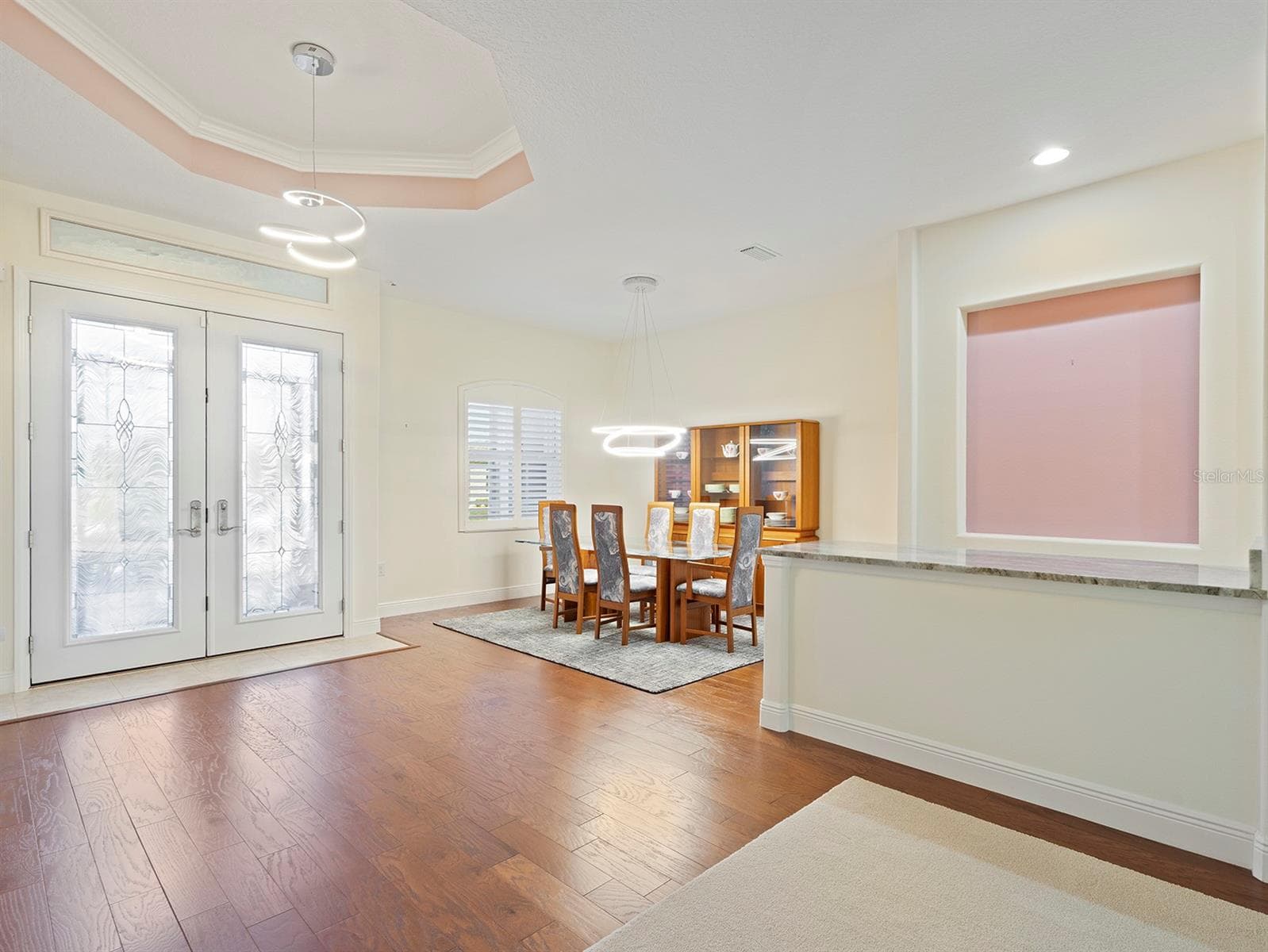 Butler pantry, dining and beautiful doors - 8348 BRIDGEPORT BAY CIR, MOUNT DORA