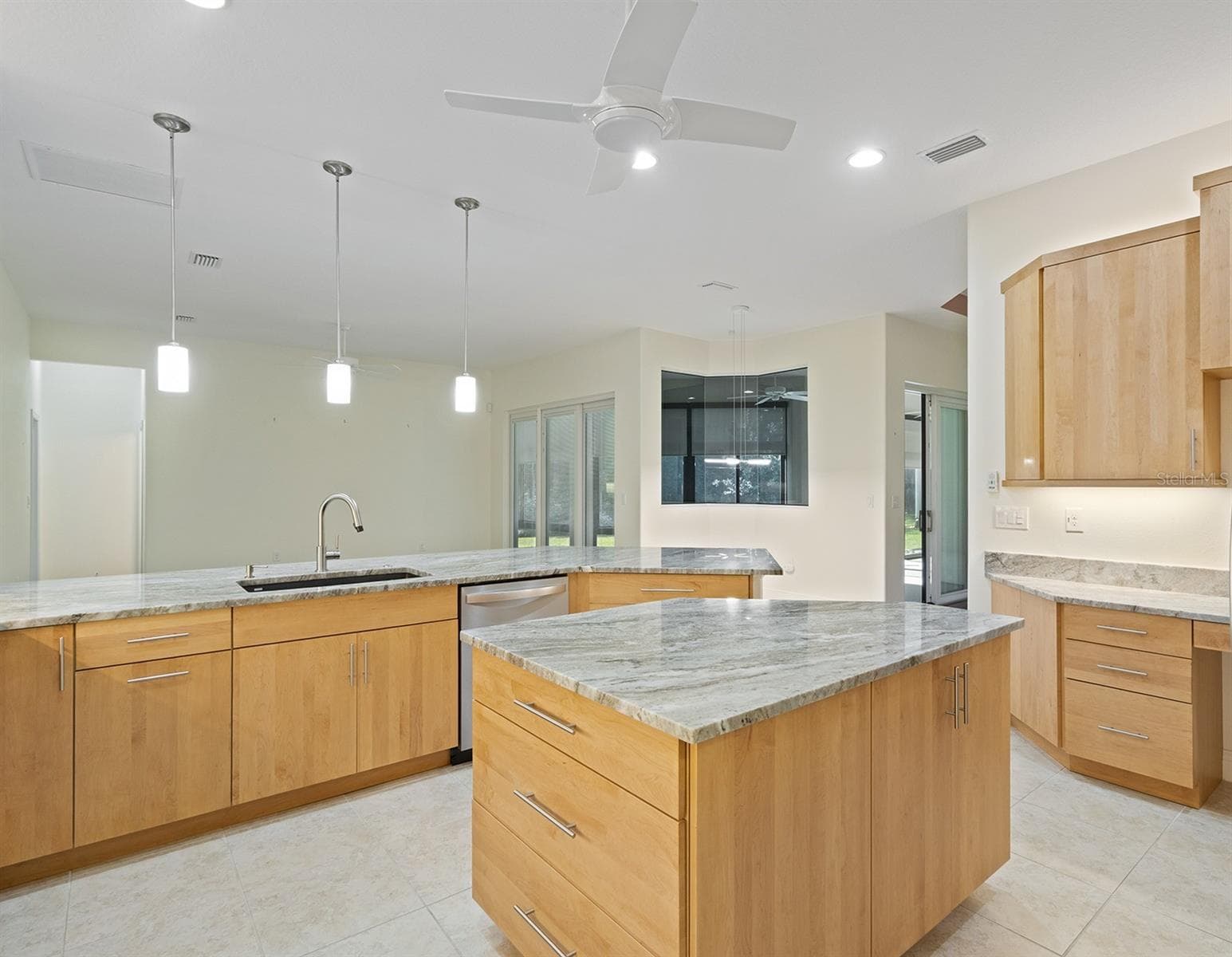 Custom kitchen - 8348 BRIDGEPORT BAY CIR, MOUNT DORA