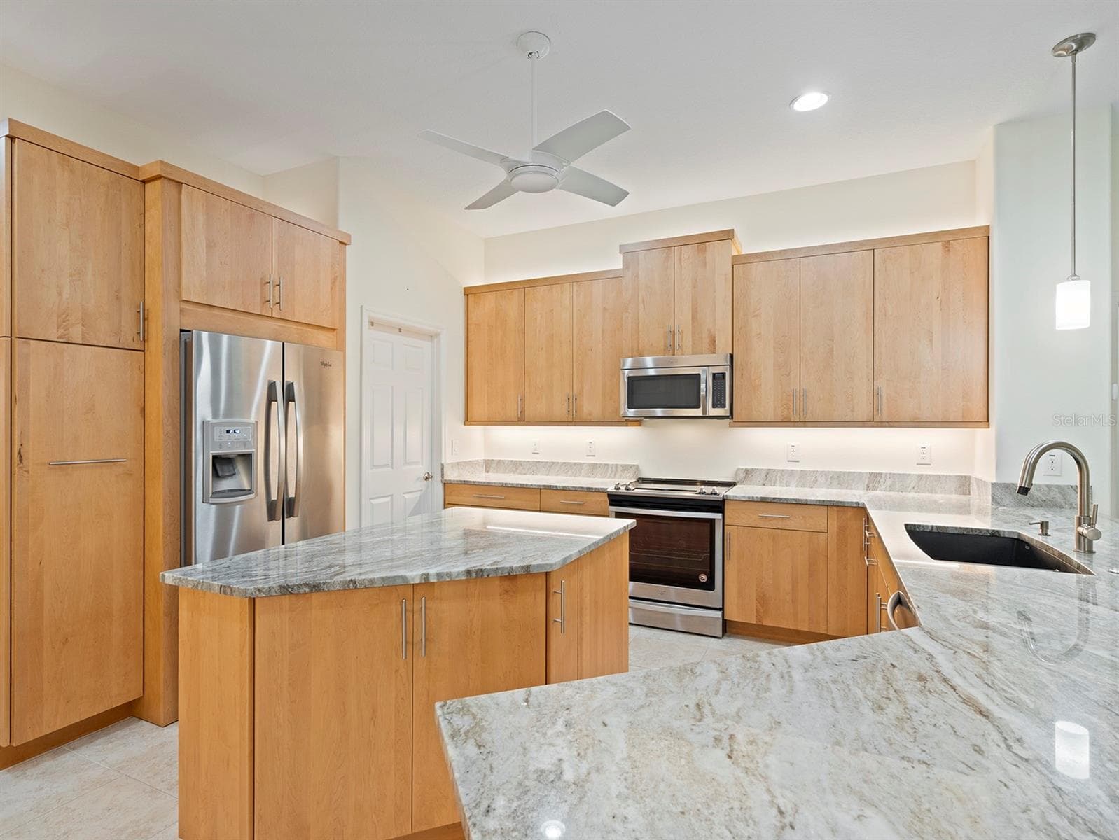 High level granite - 8348 BRIDGEPORT BAY CIR, MOUNT DORA