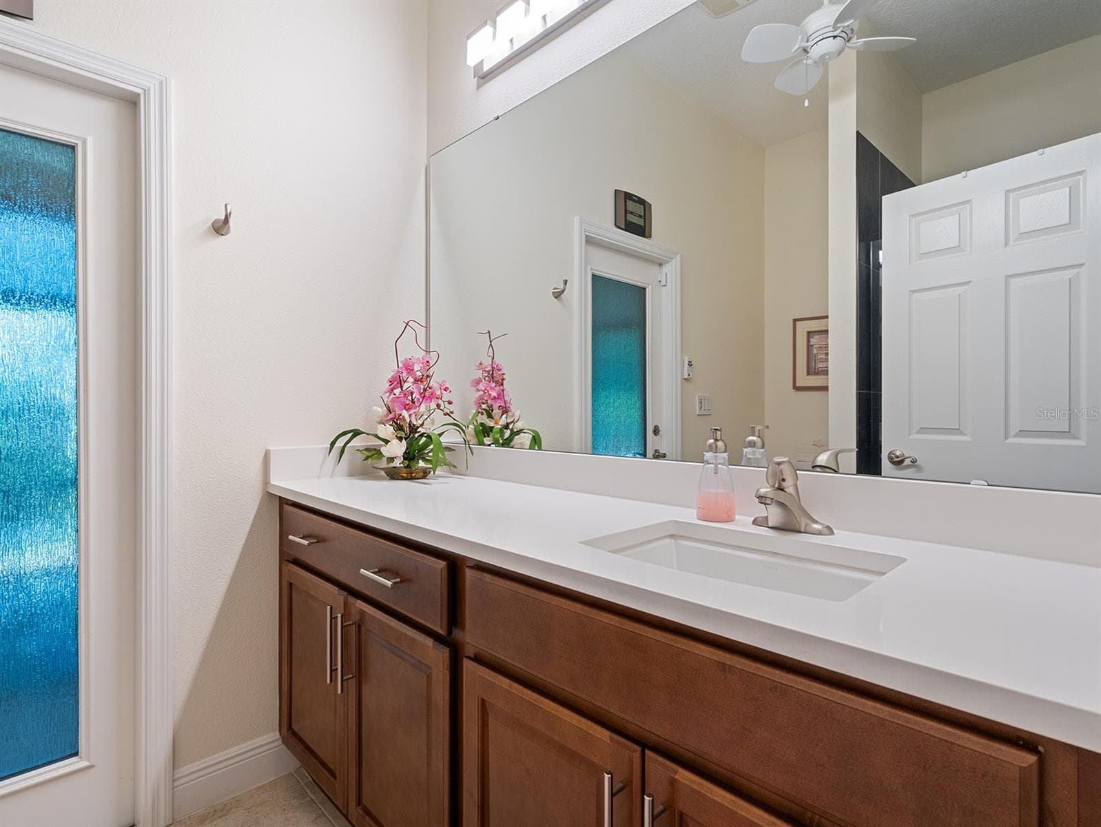 Bath 2 to lanai - 8348 BRIDGEPORT BAY CIR, MOUNT DORA