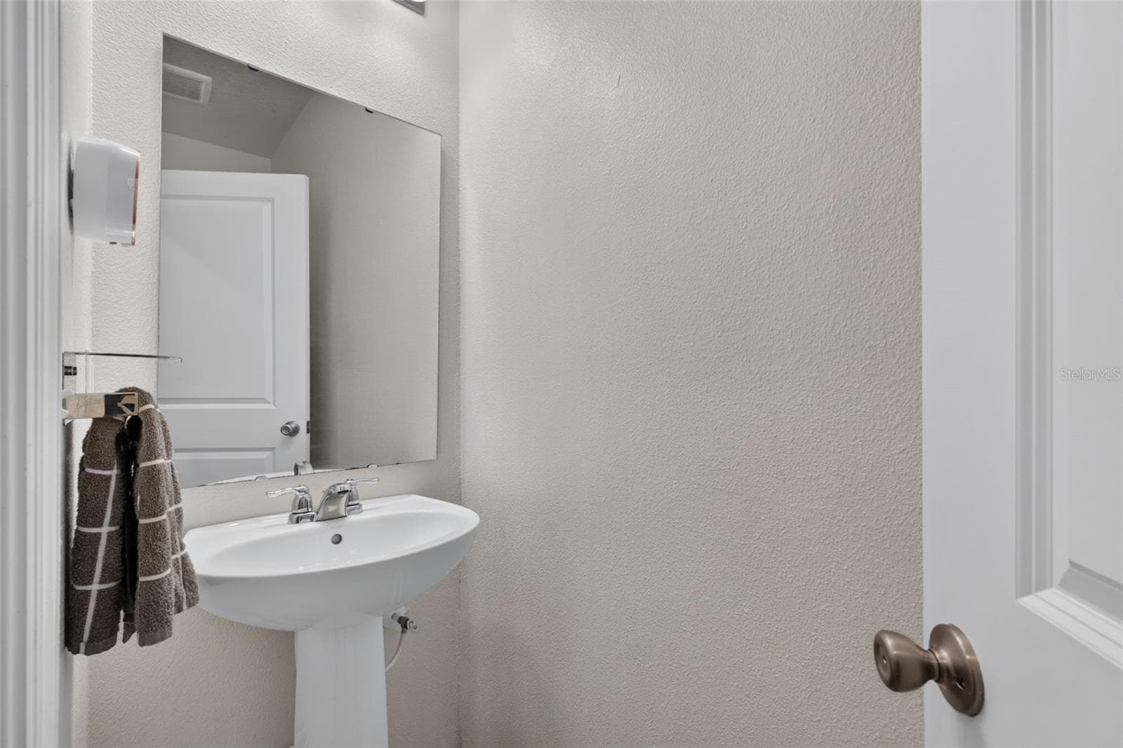 Half Bathroom - 1405 MIRABELLA CIR, DAVENPORT