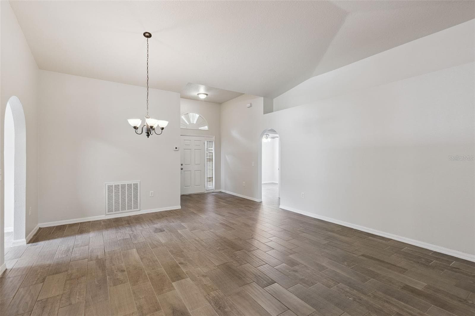 Single Family Residence at 1906 CORNER GLEN DR, ORLANDO, photo 2 of 28