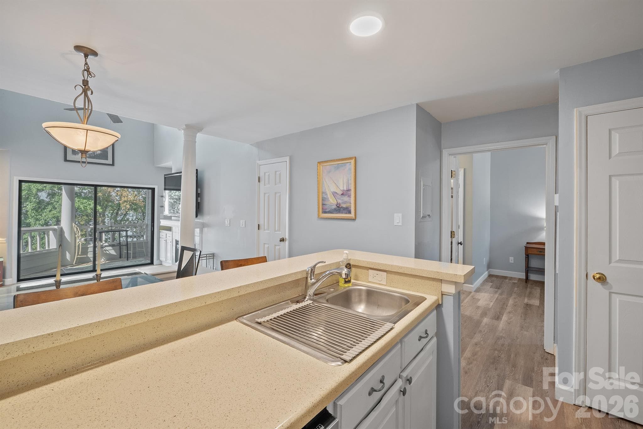 Counter top with bar - 327 Northwest Drive, Davidson