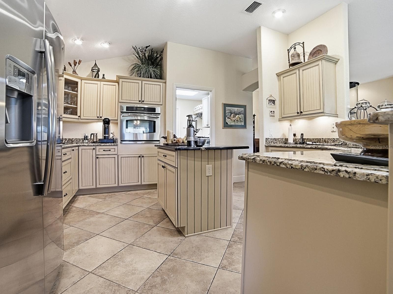 BEAUTIFUL CABINETRY - 1089 VANCE TRL, THE VILLAGES