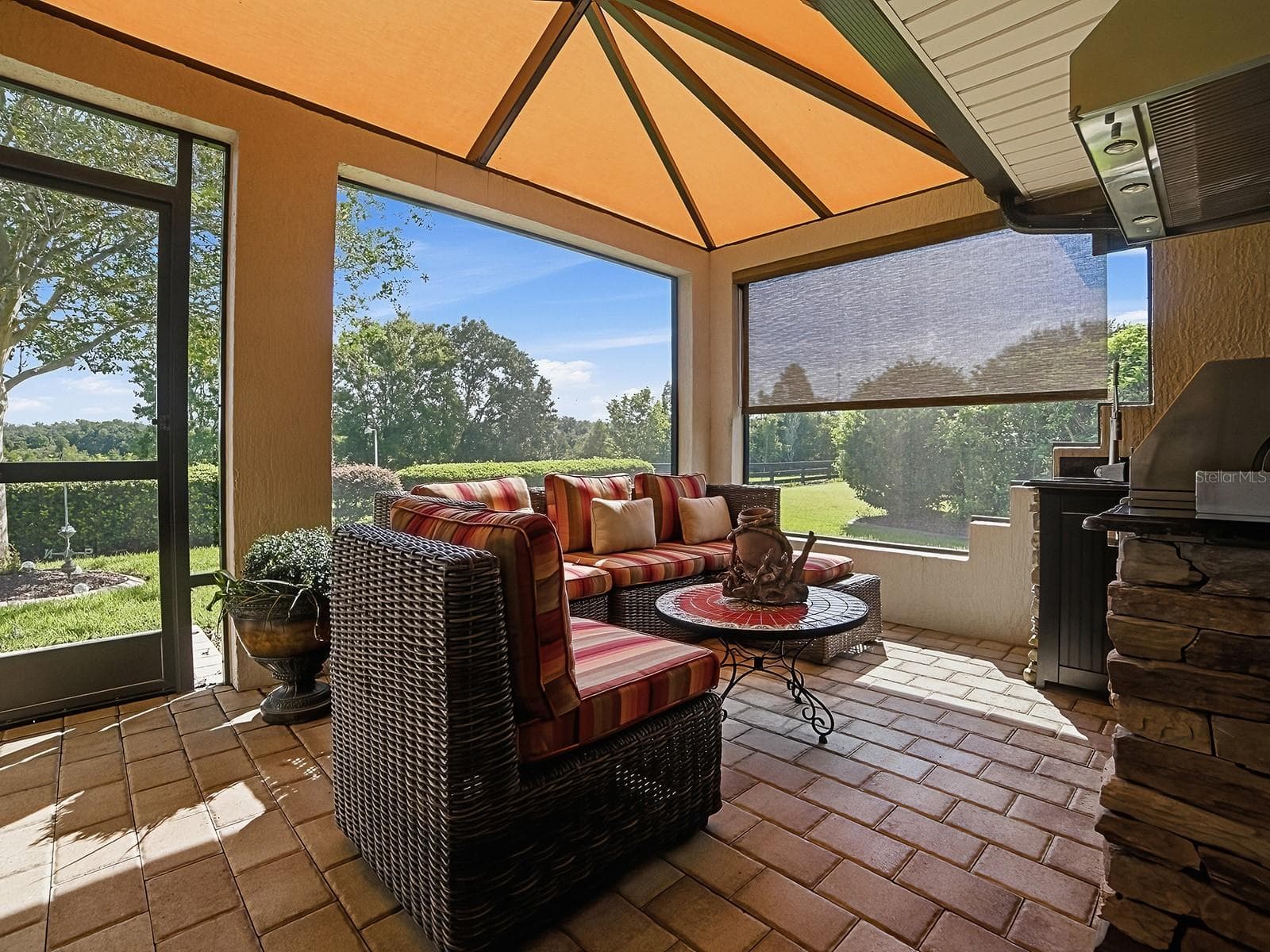 A SIDE SCREENED LANAI WITH A SUNBRELLA COVER - 1089 VANCE TRL, THE VILLAGES