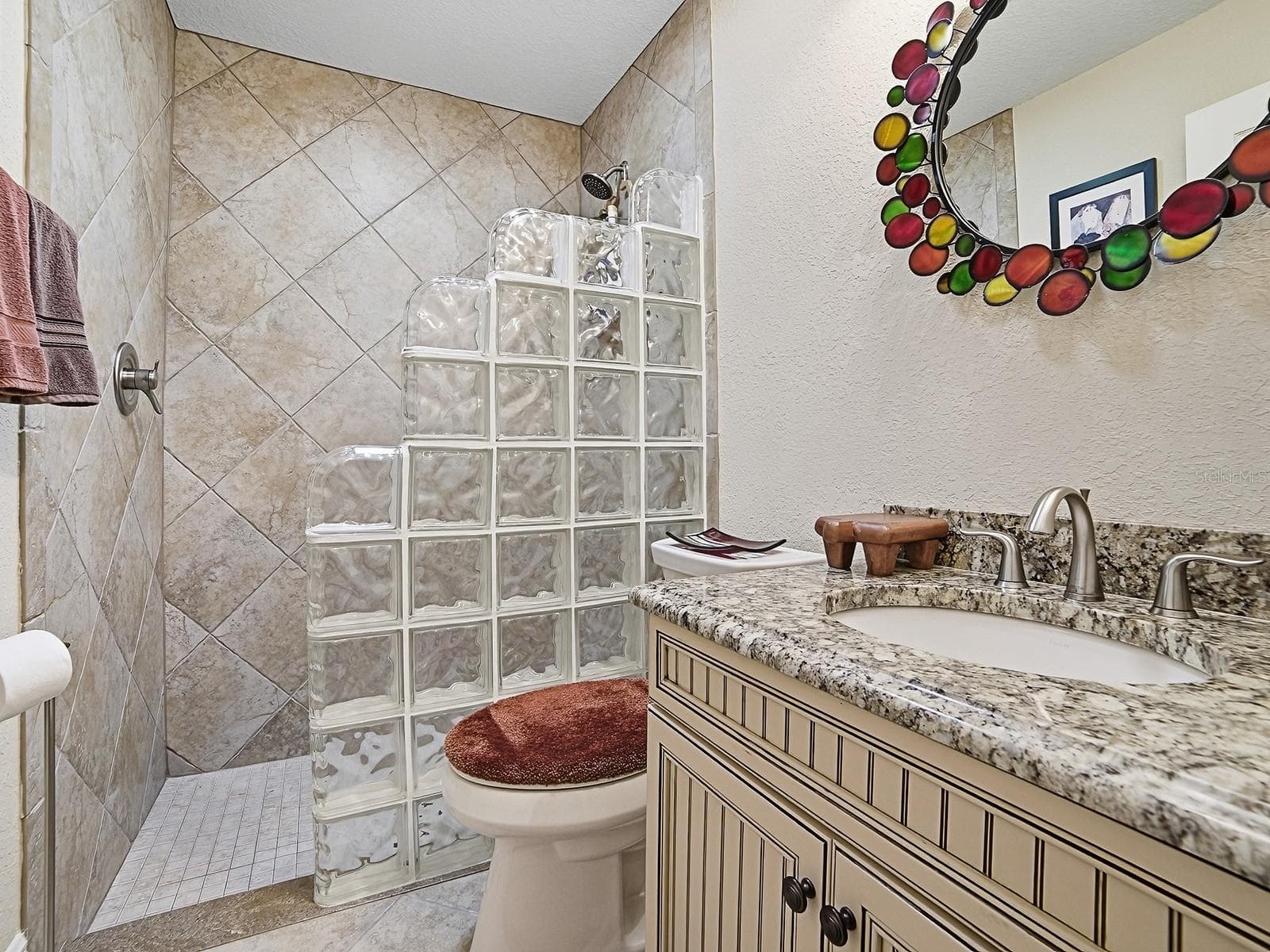 BATHOOM FOR THE PRIVATE SUITE - 1089 VANCE TRL, THE VILLAGES