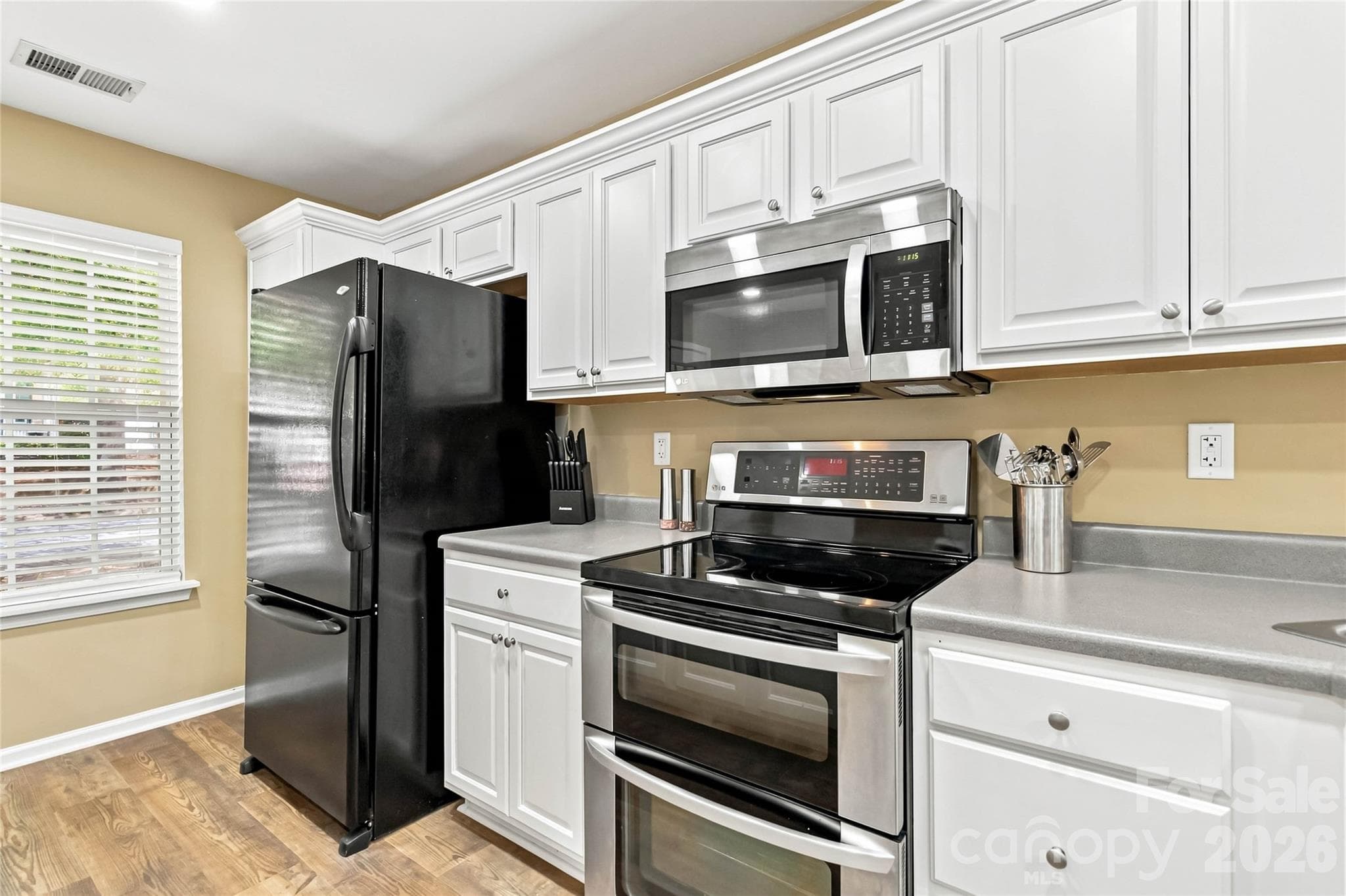 Stainless appliances and double oven! - 4829 Grier Farm Lane, Charlotte